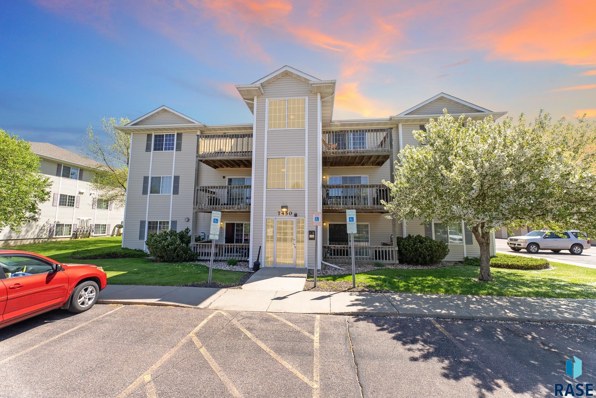 7450 S Louise Ave Unit: 301