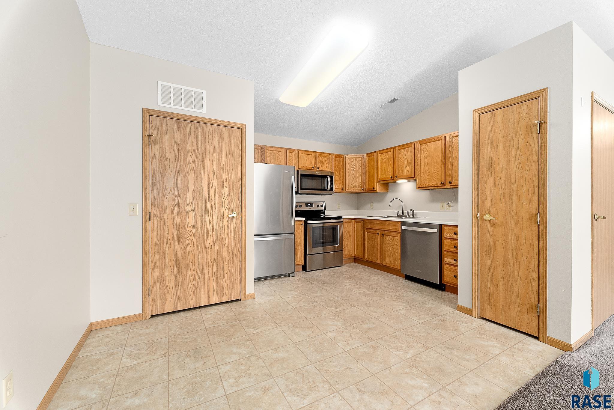 7450 S Louise Ave Unit: 301