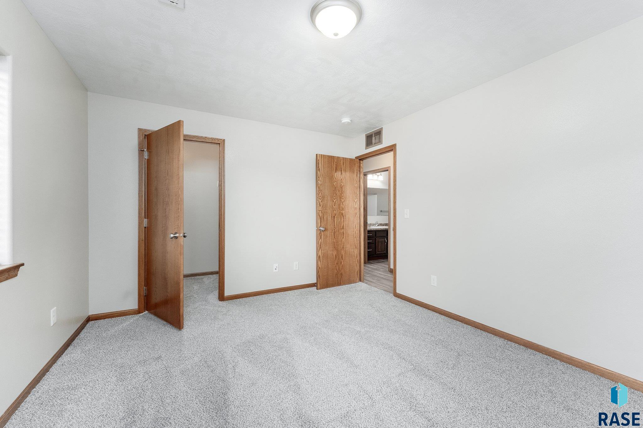 350 S 6th St