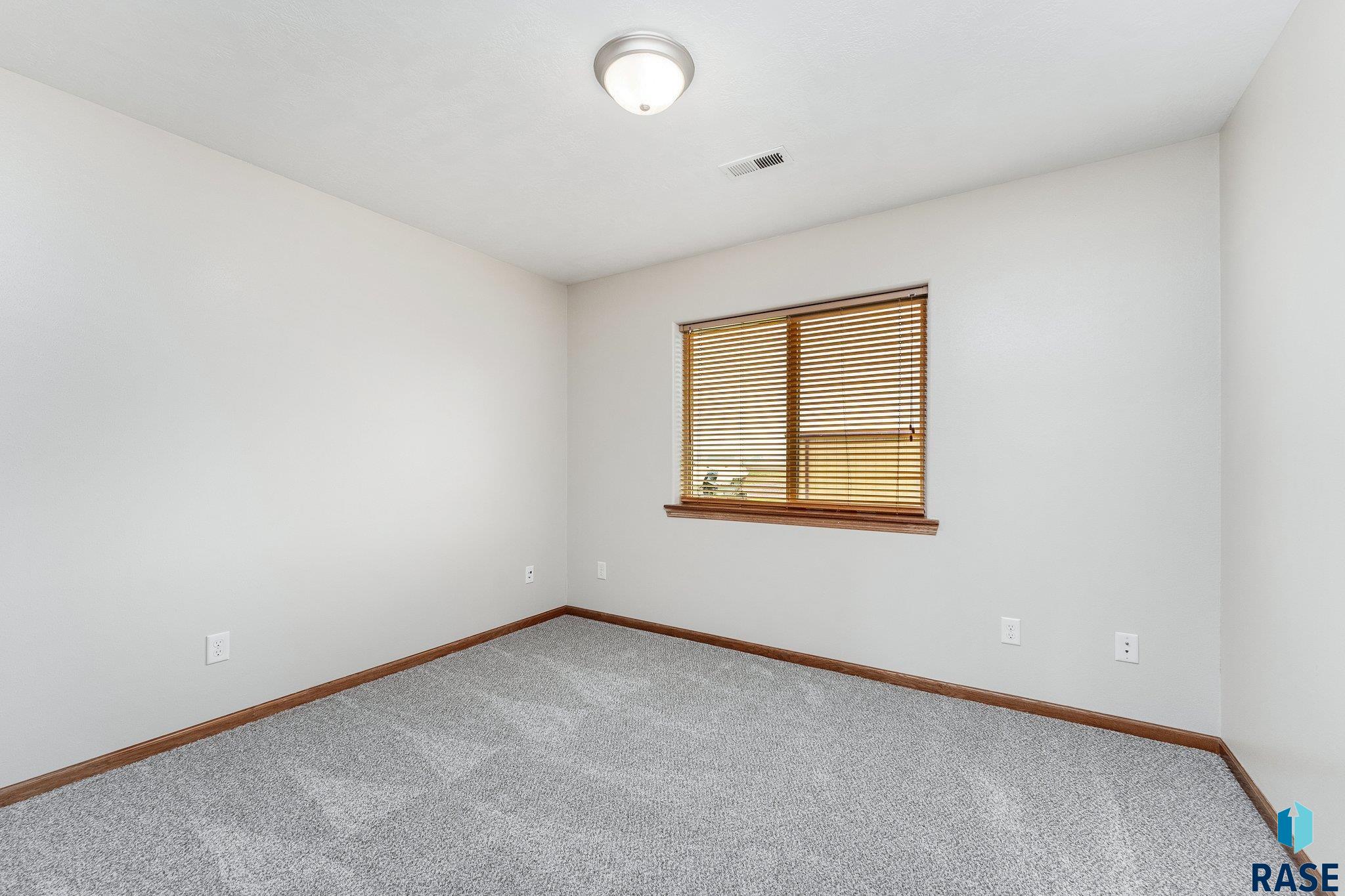 350 S 6th St