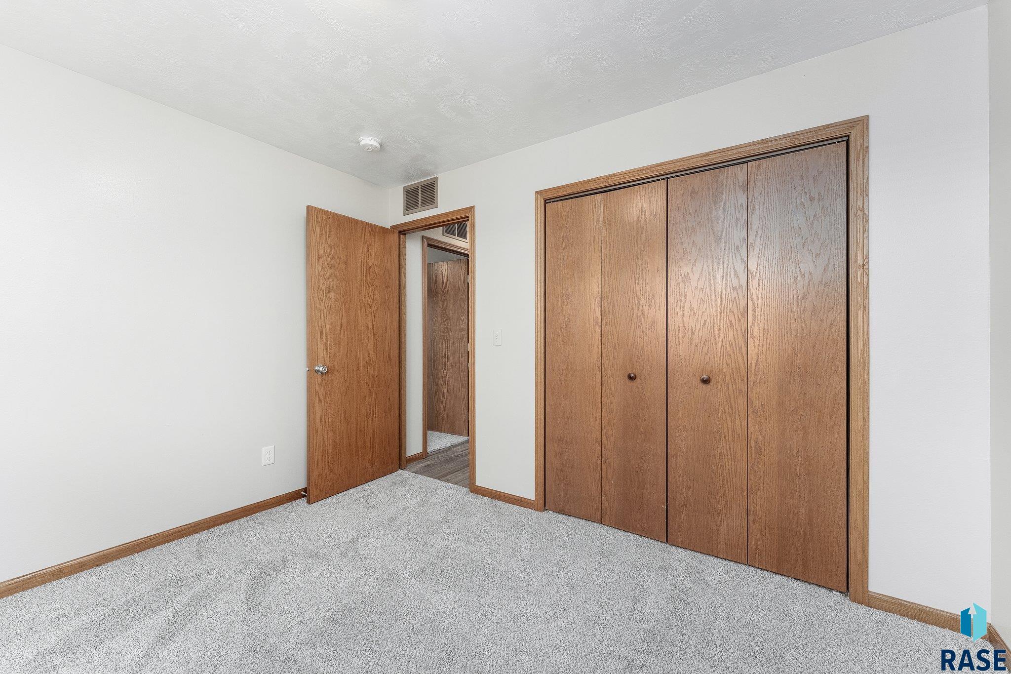 350 S 6th St