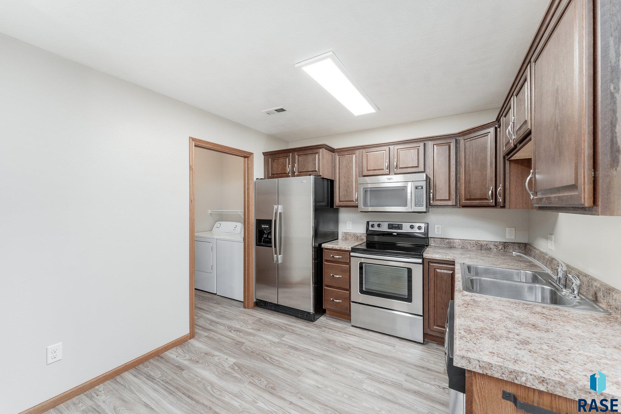 350 S 6th St