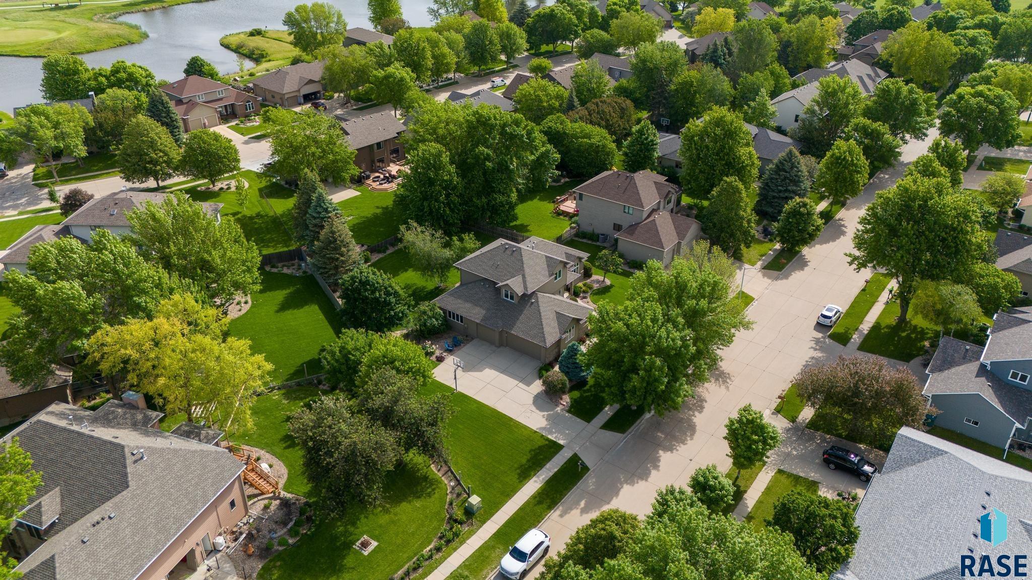 706 E Inverness Dr