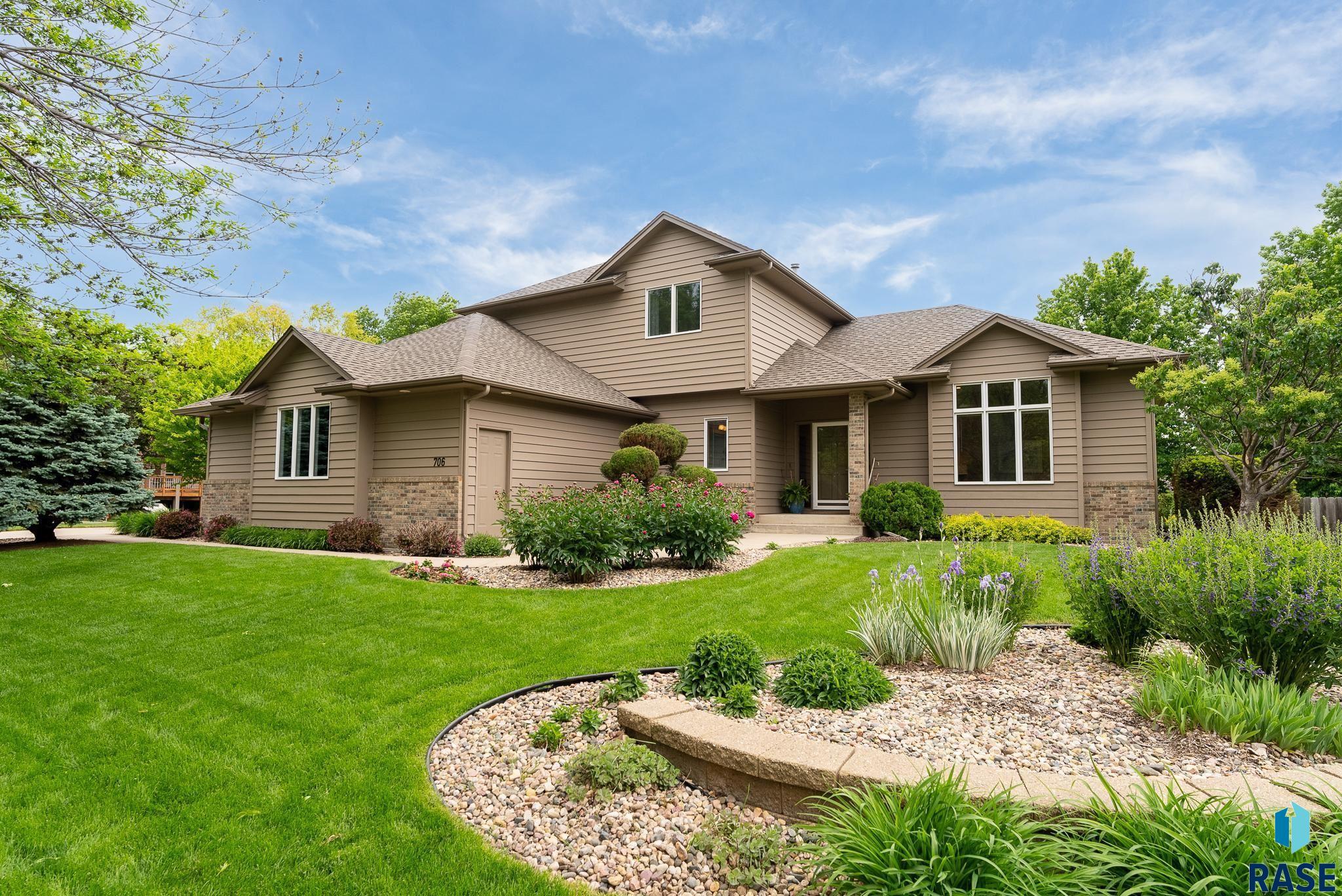 706 E Inverness Dr