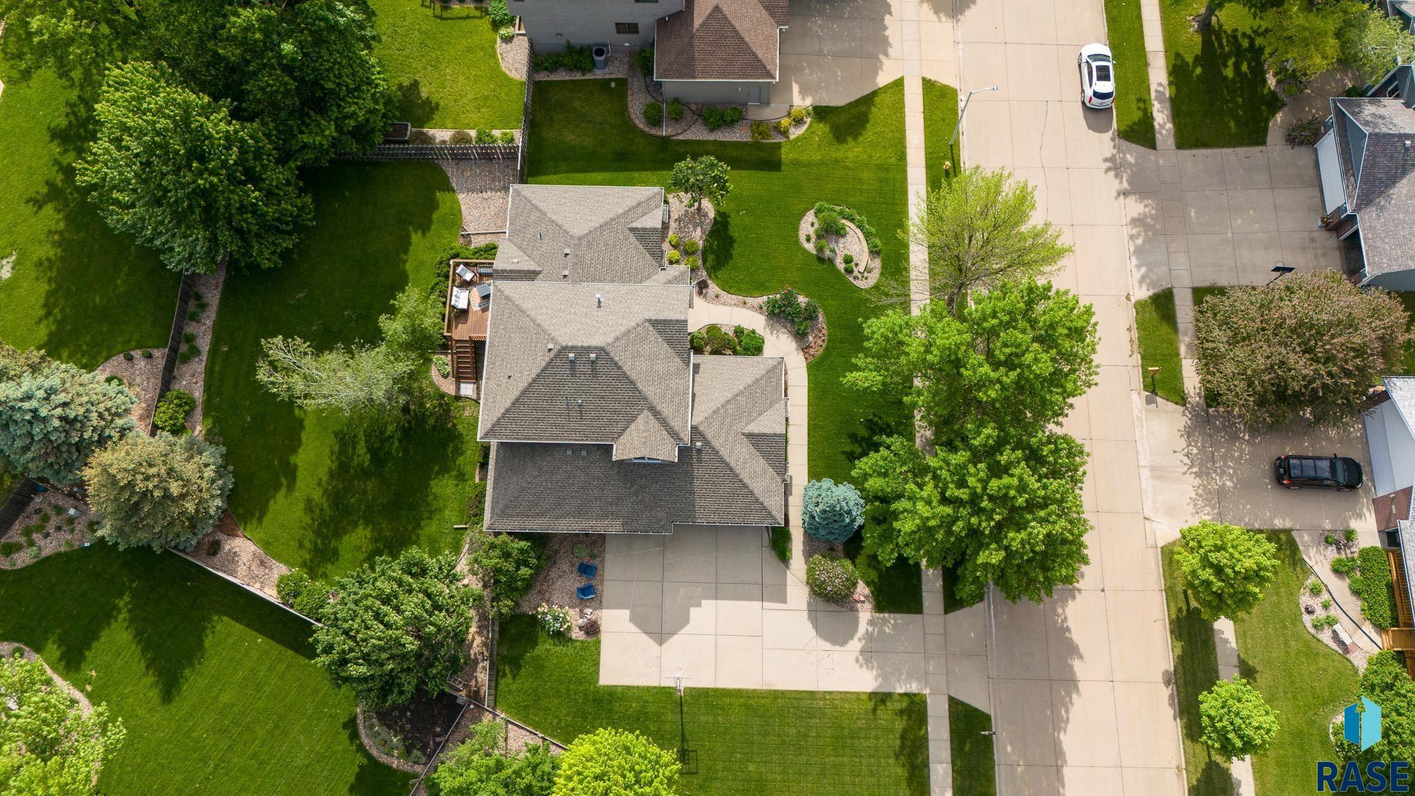706 E Inverness Dr