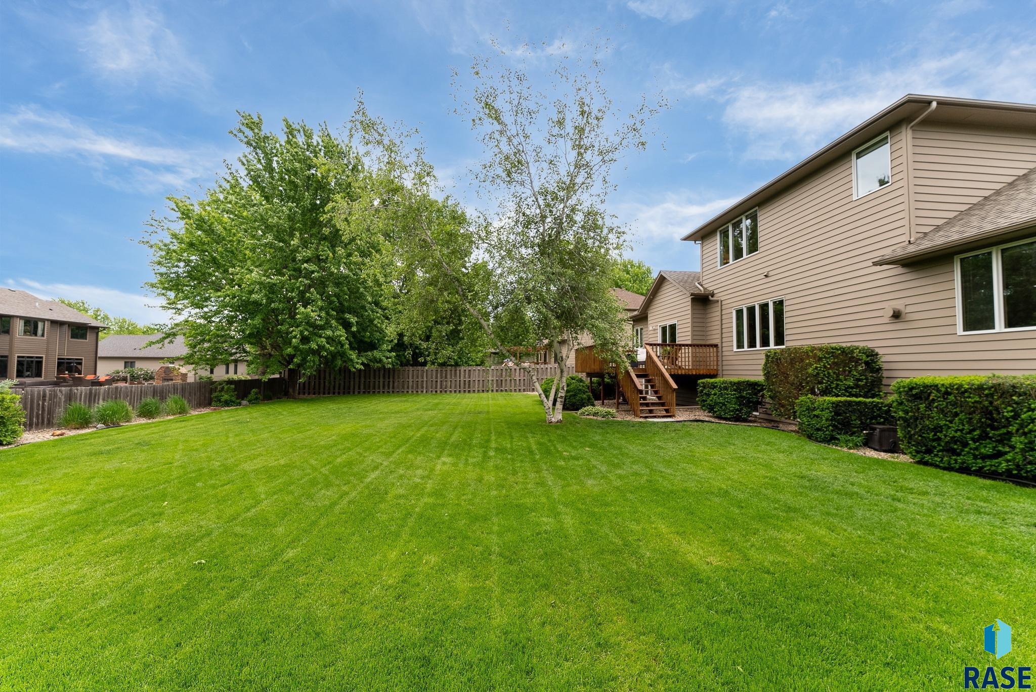 706 E Inverness Dr
