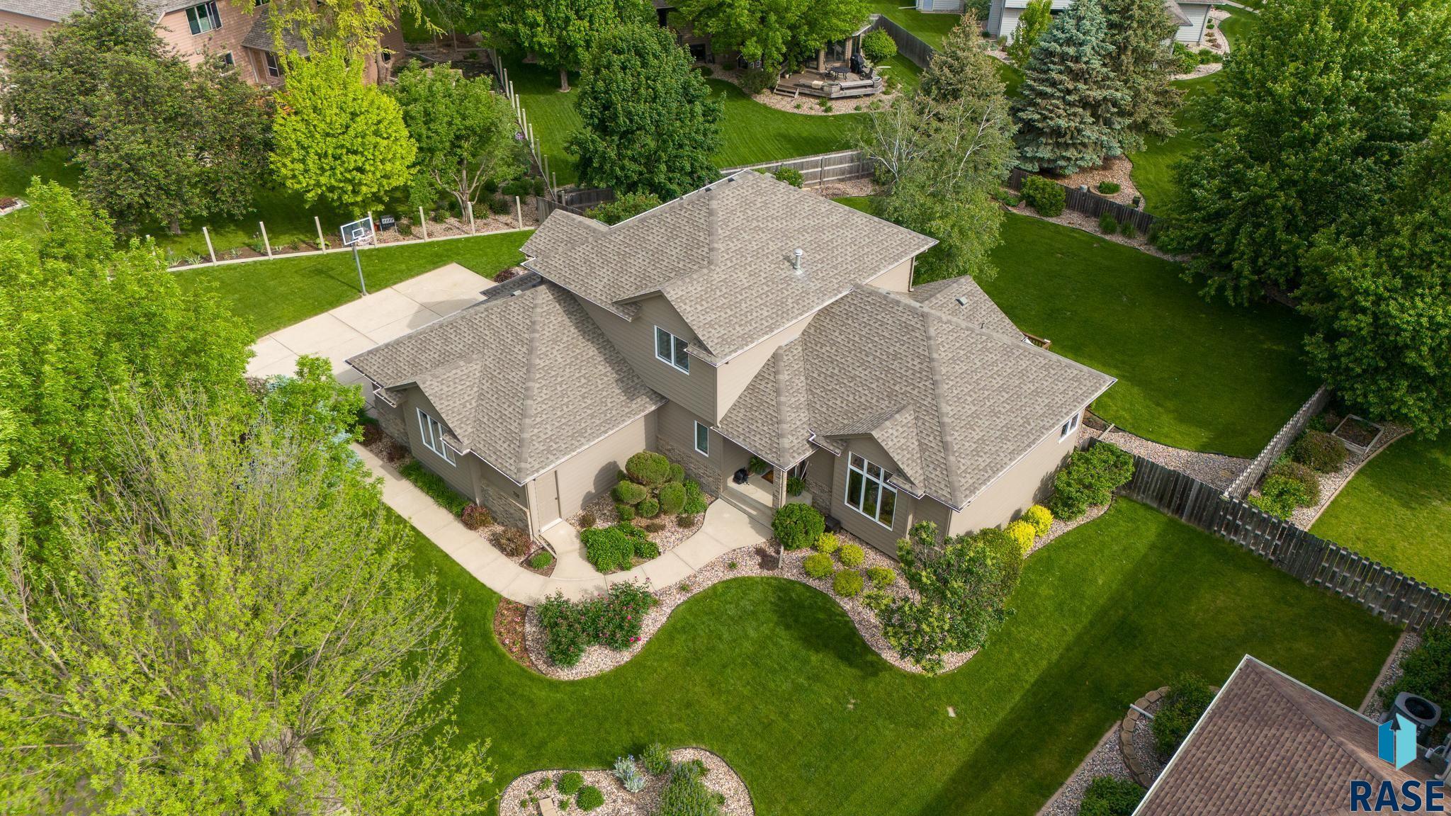 706 E Inverness Dr