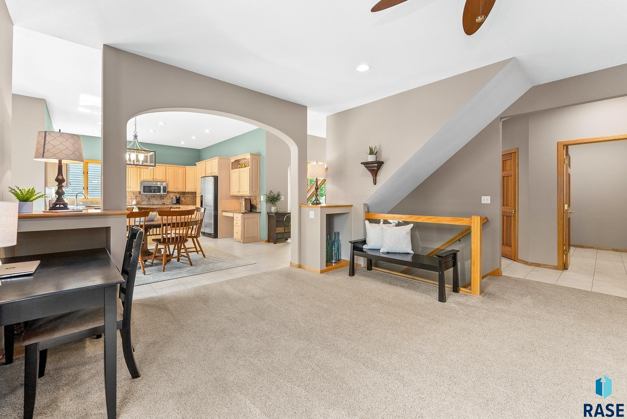 706 E Inverness Dr