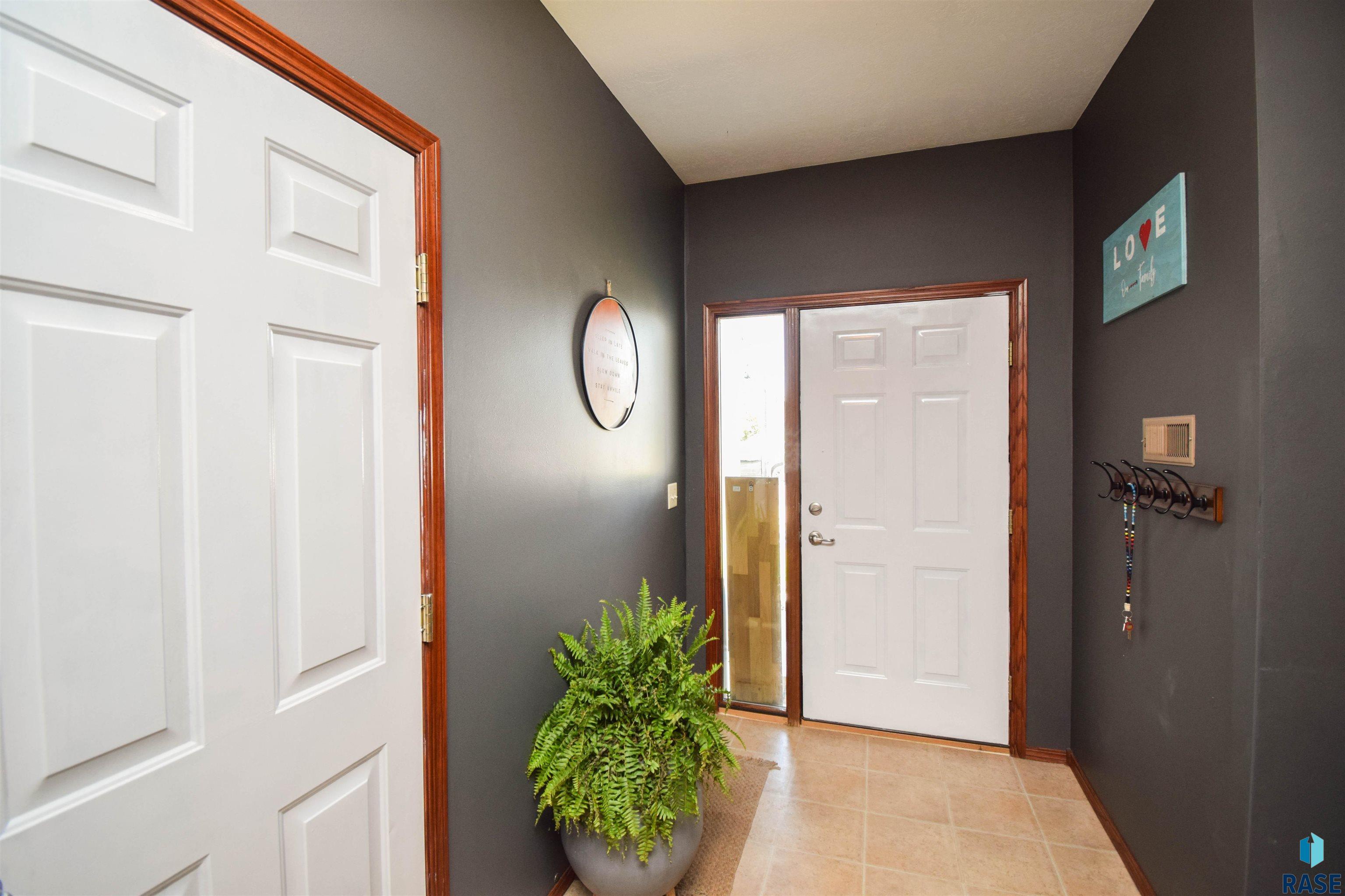 8801 W Nikita Dr