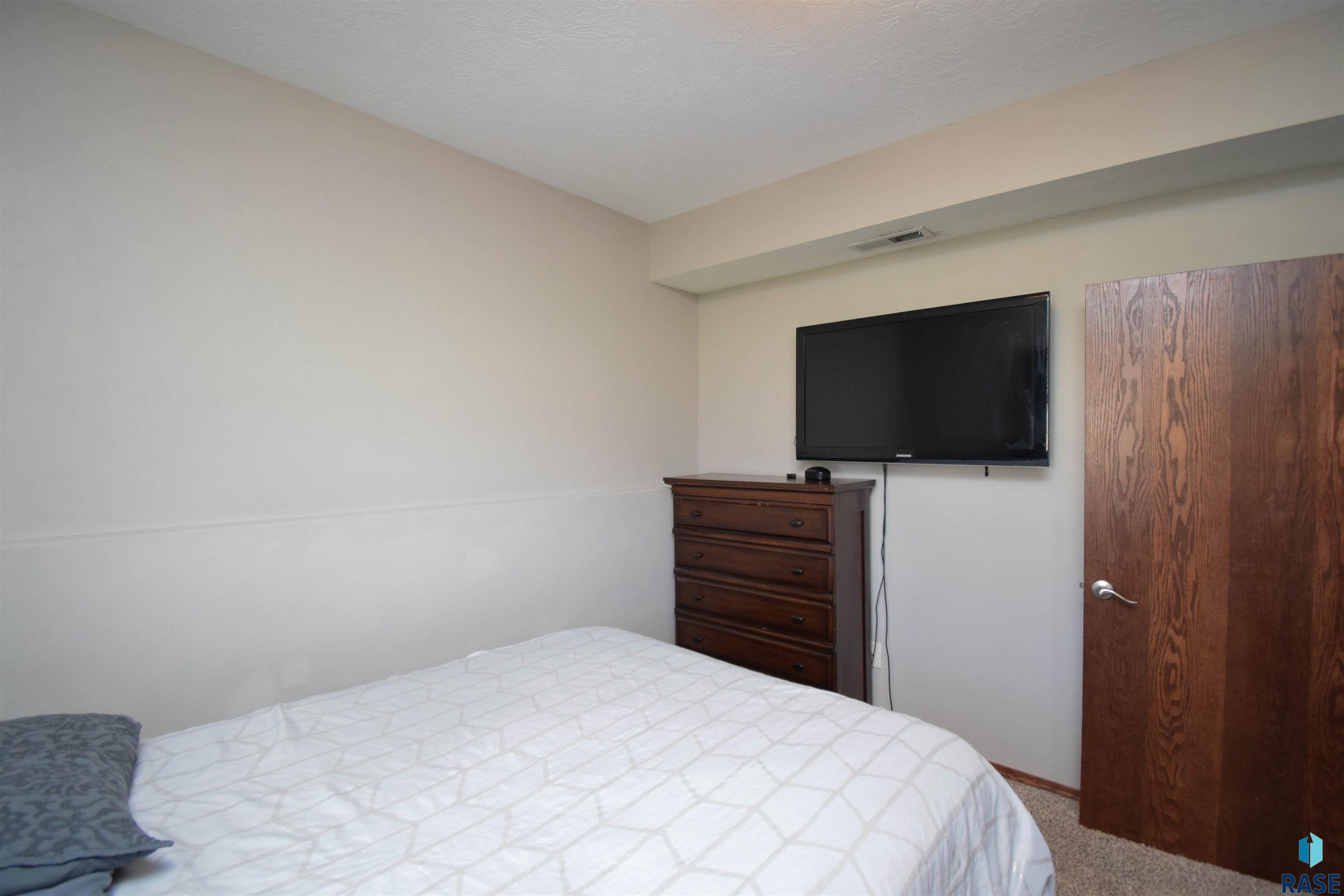 8801 W Nikita Dr