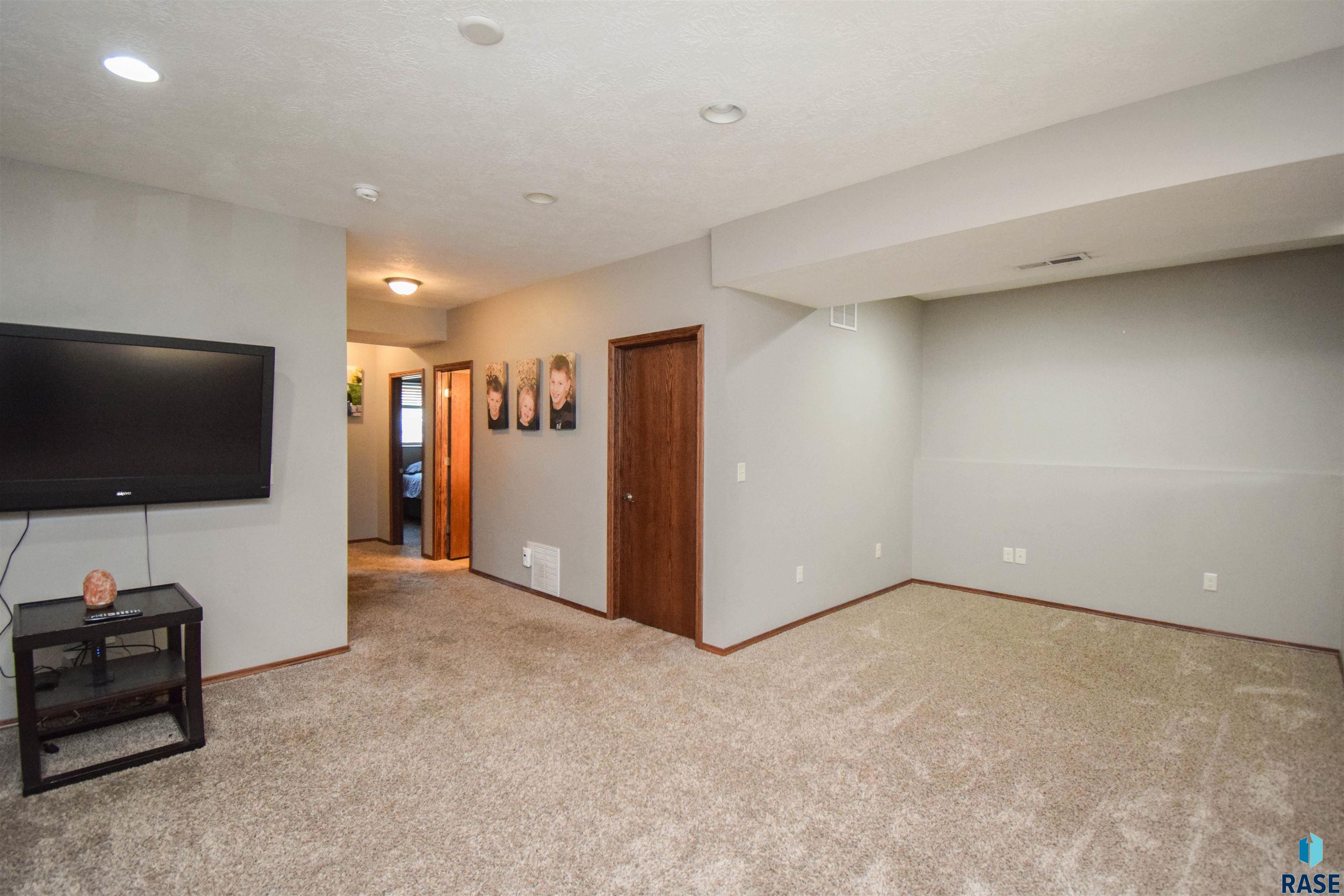 8801 W Nikita Dr