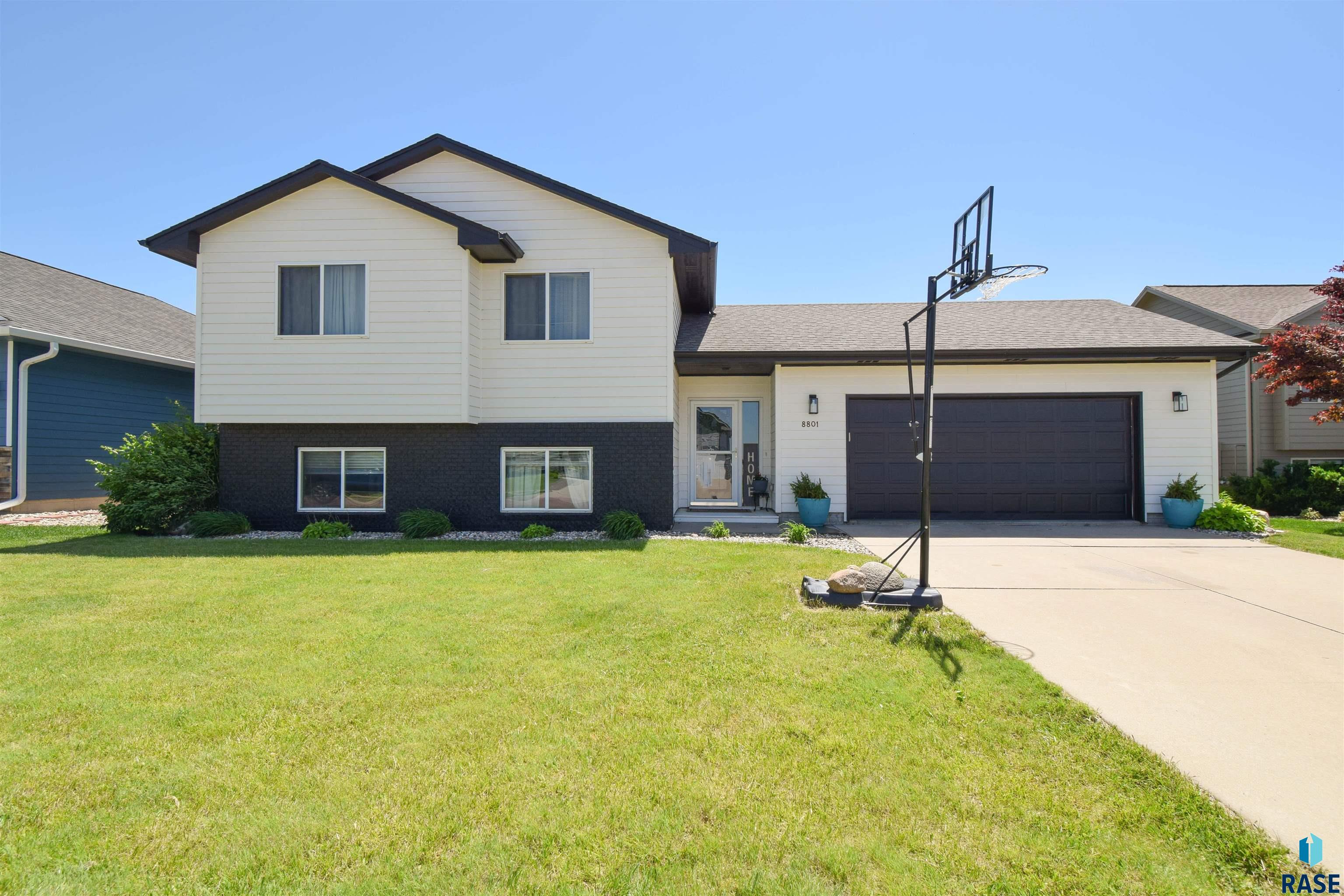 8801 W Nikita Dr