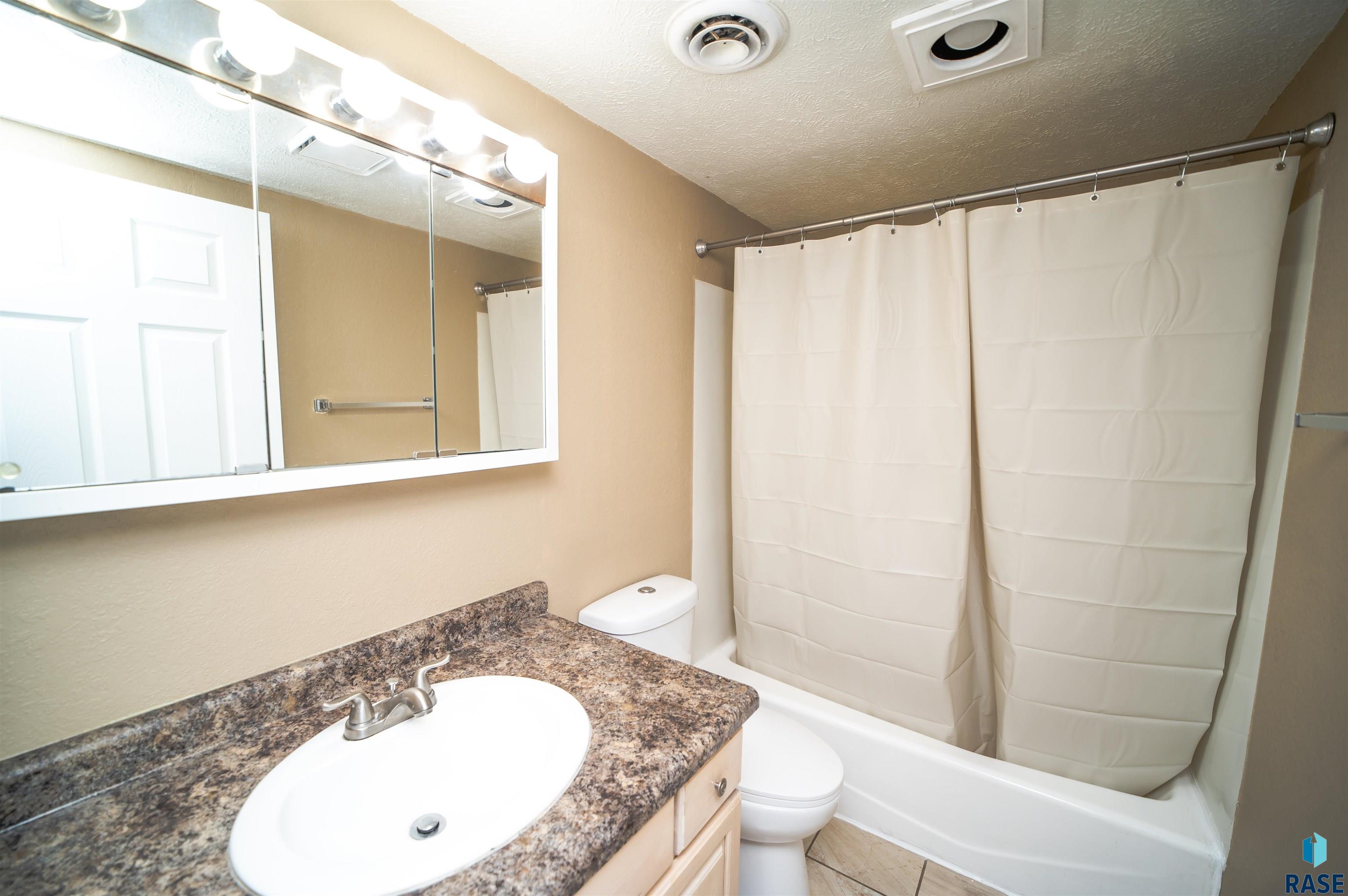 2908 E Klondike Trl