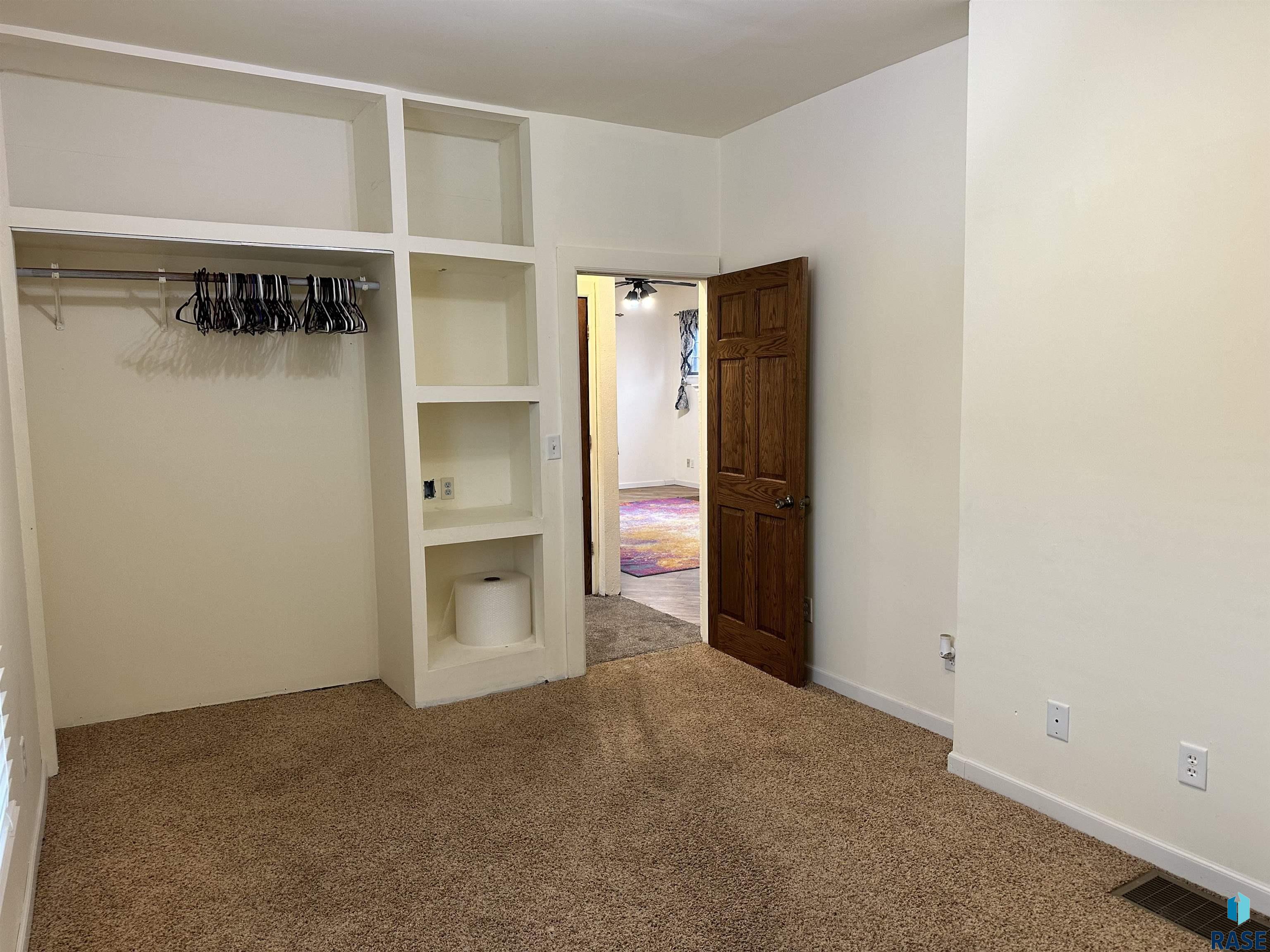 1003 N Dakota Ave