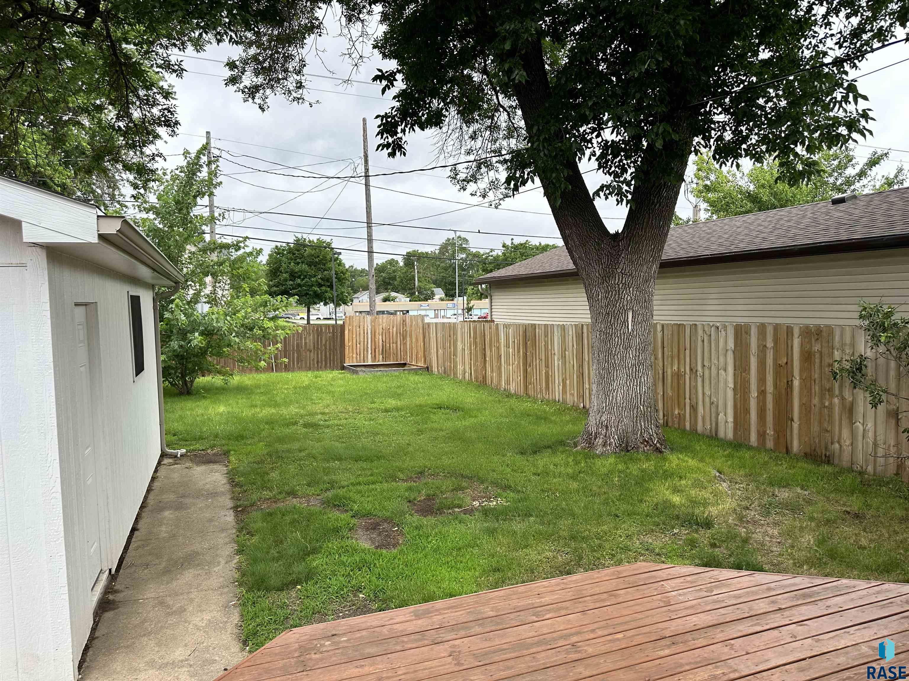 1003 N Dakota Ave