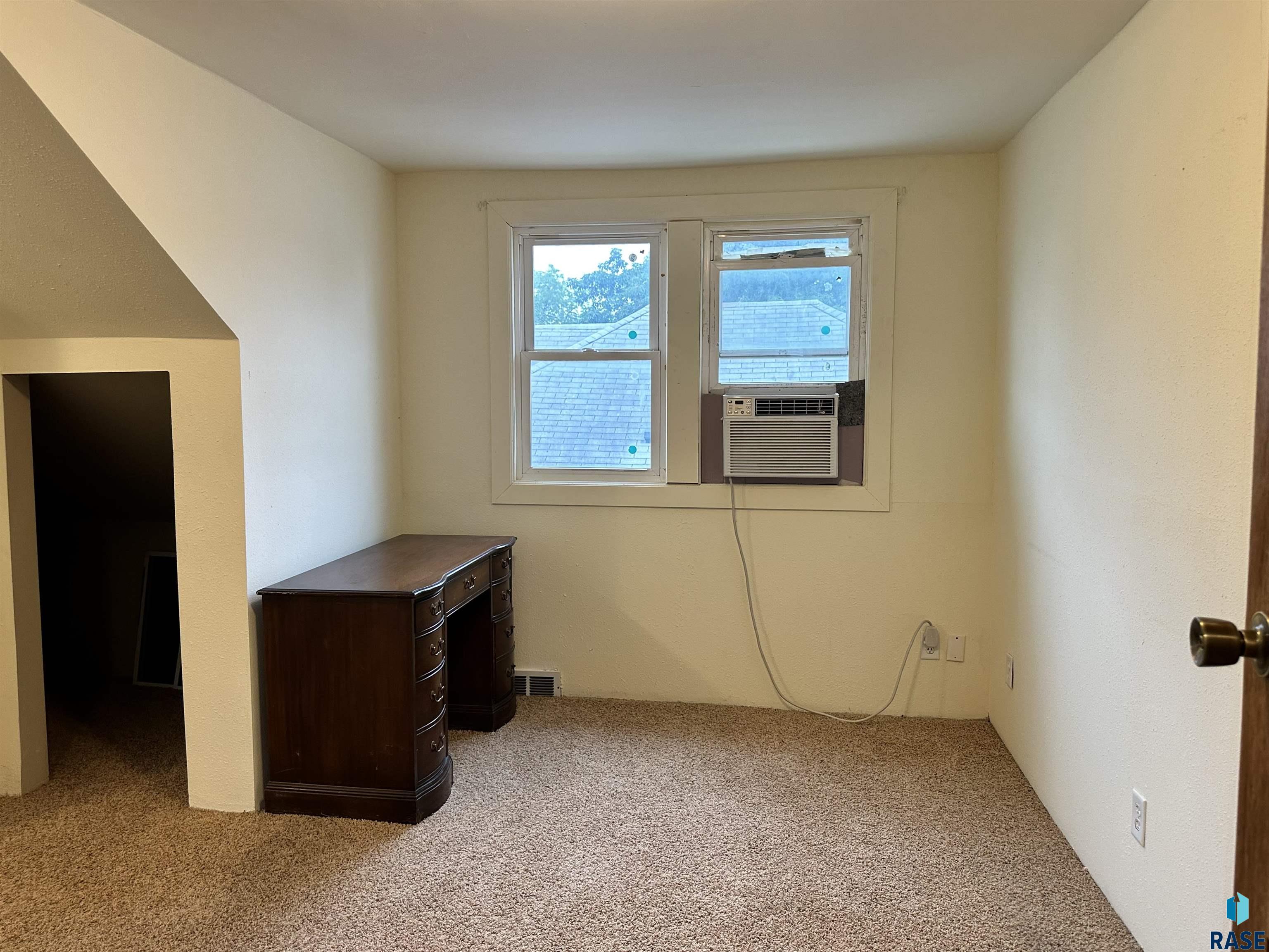 1003 N Dakota Ave