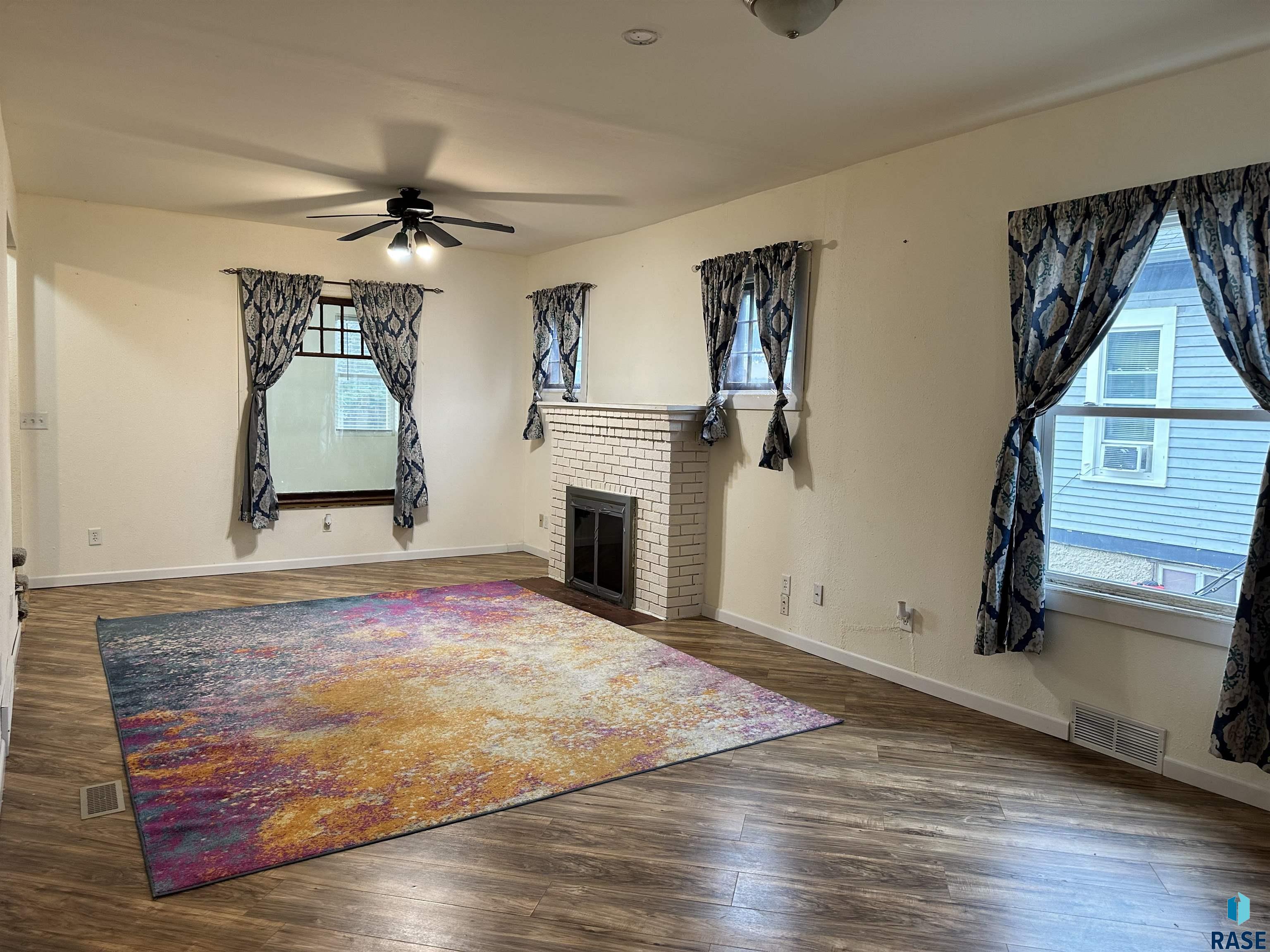 1003 N Dakota Ave