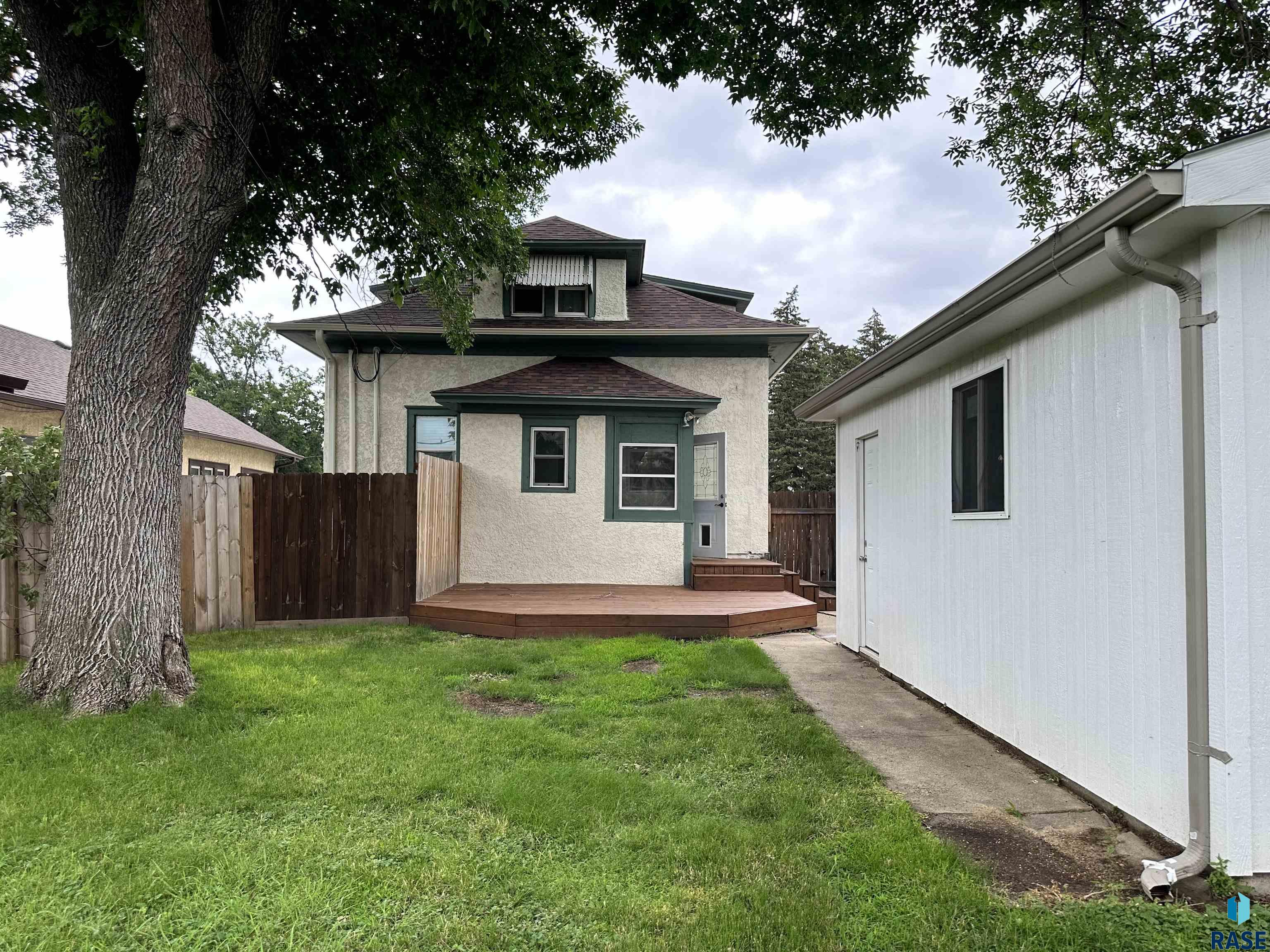 1003 N Dakota Ave