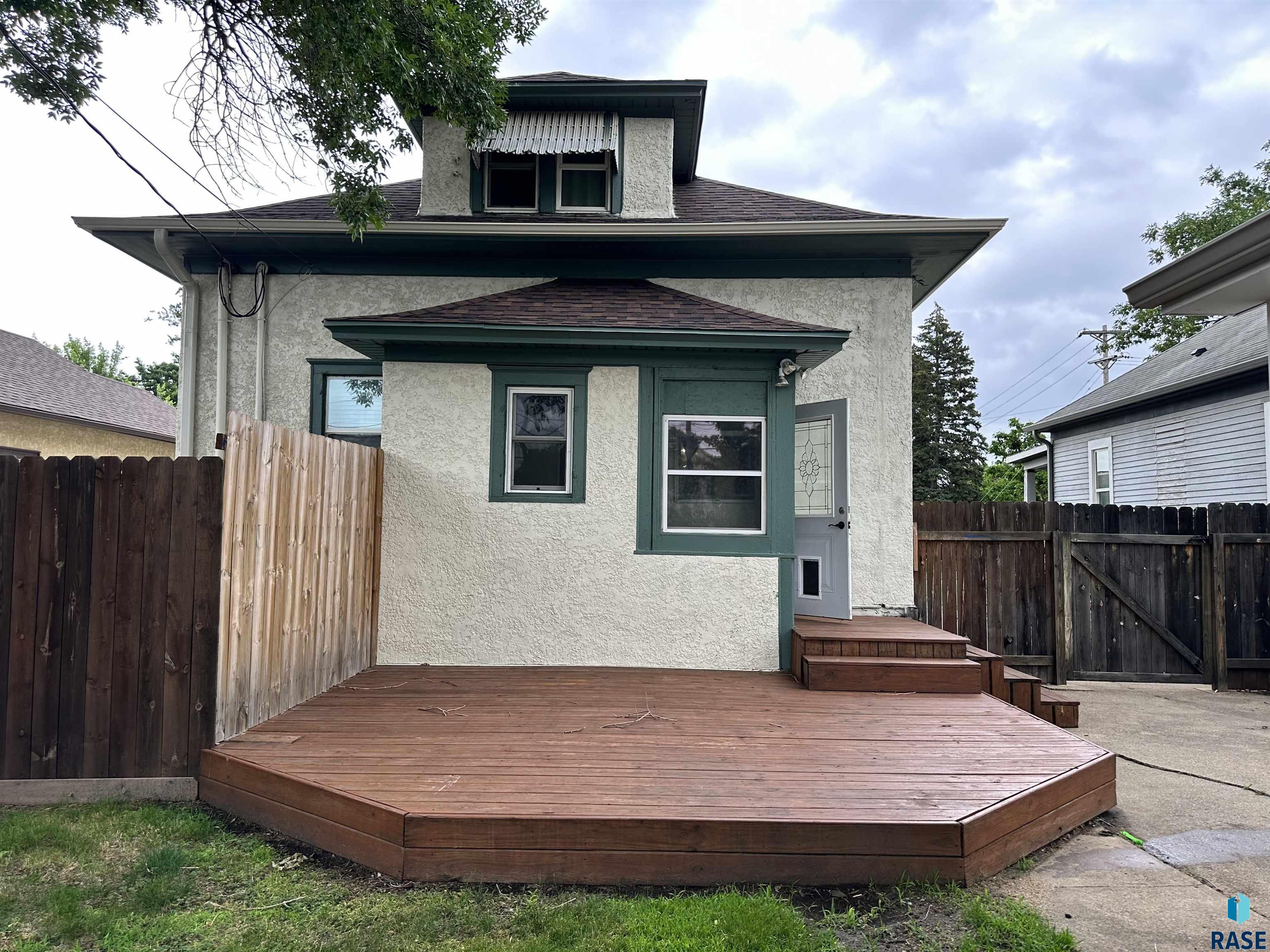 1003 N Dakota Ave
