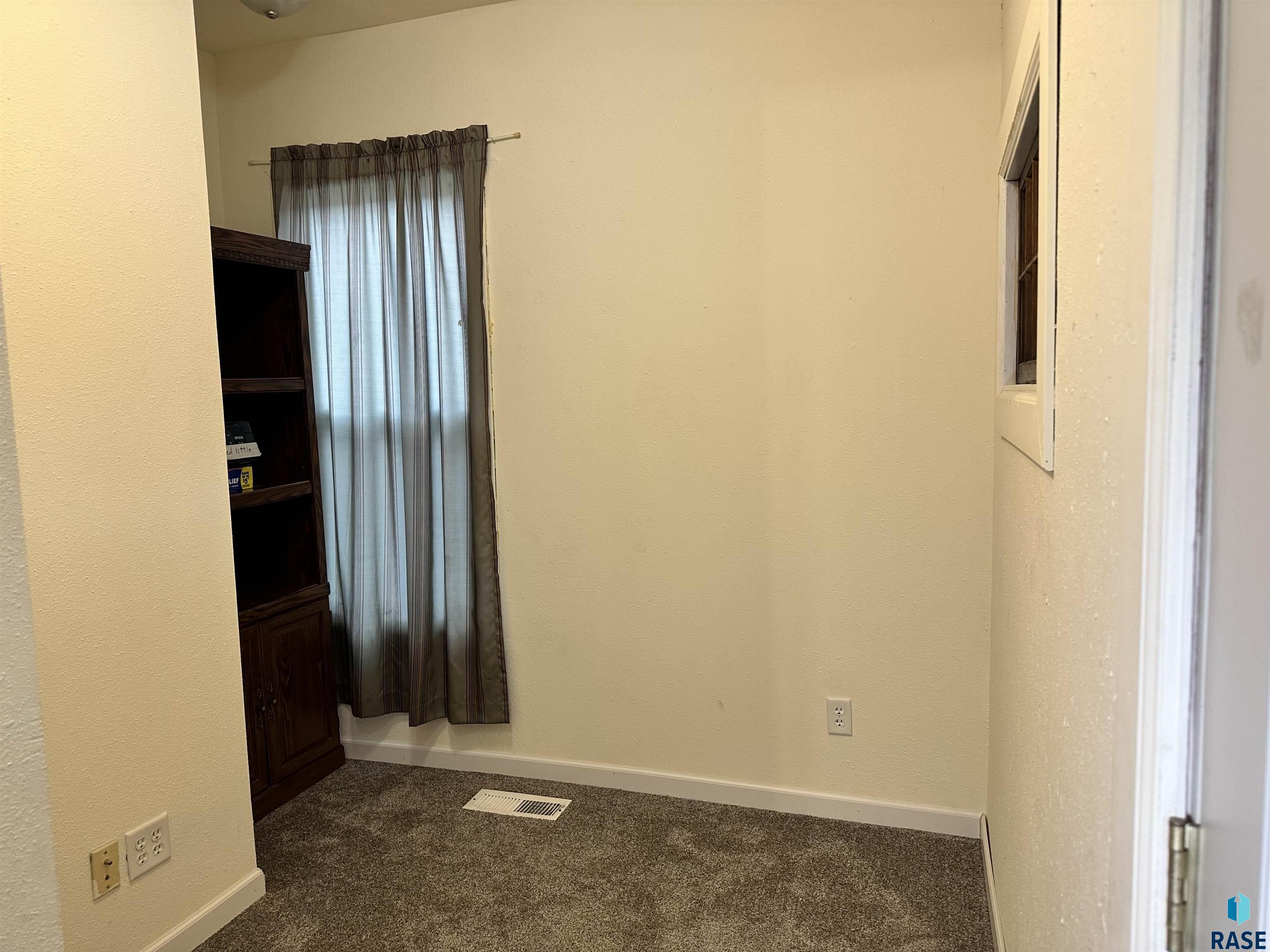 1003 N Dakota Ave