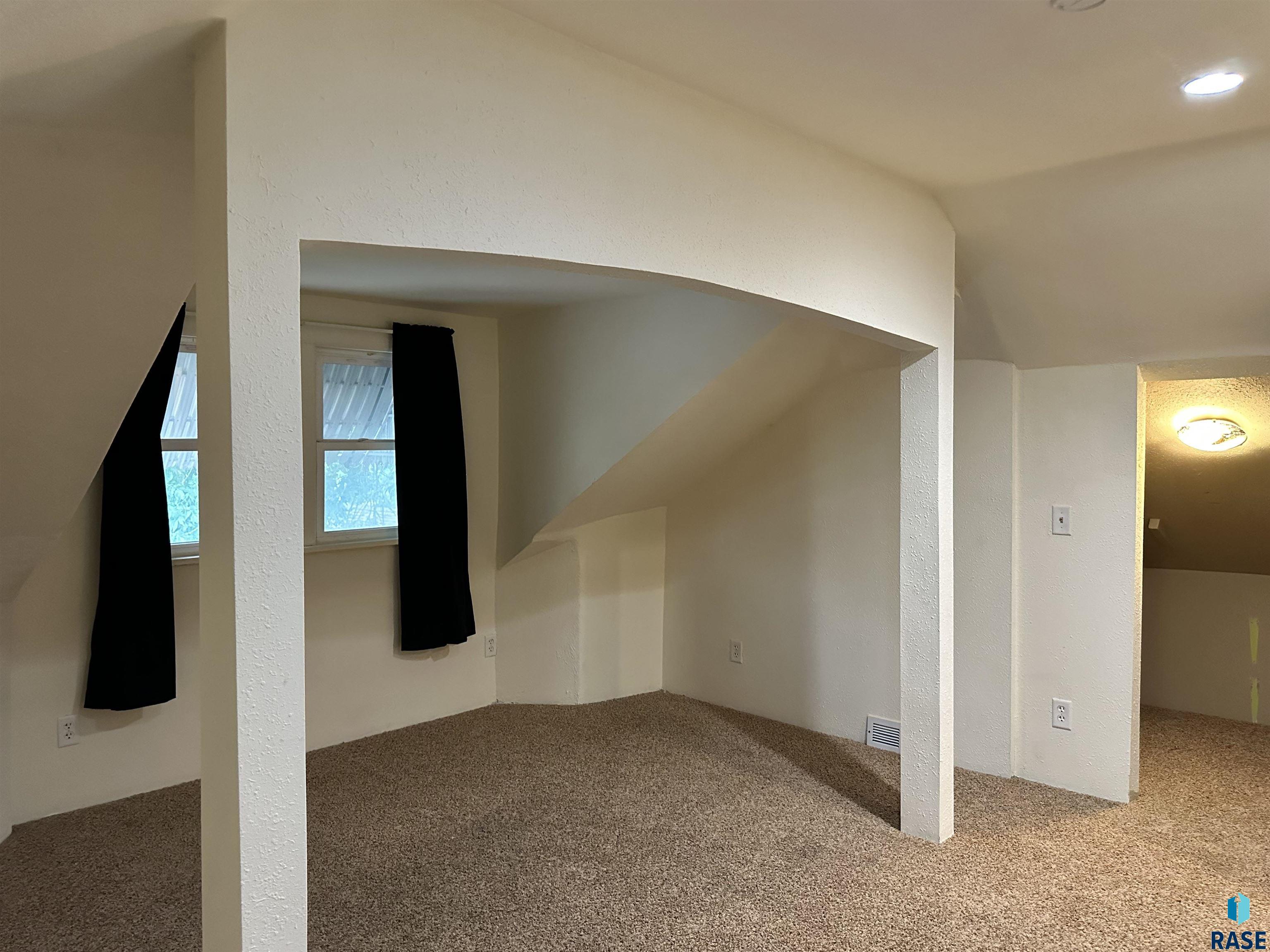 1003 N Dakota Ave