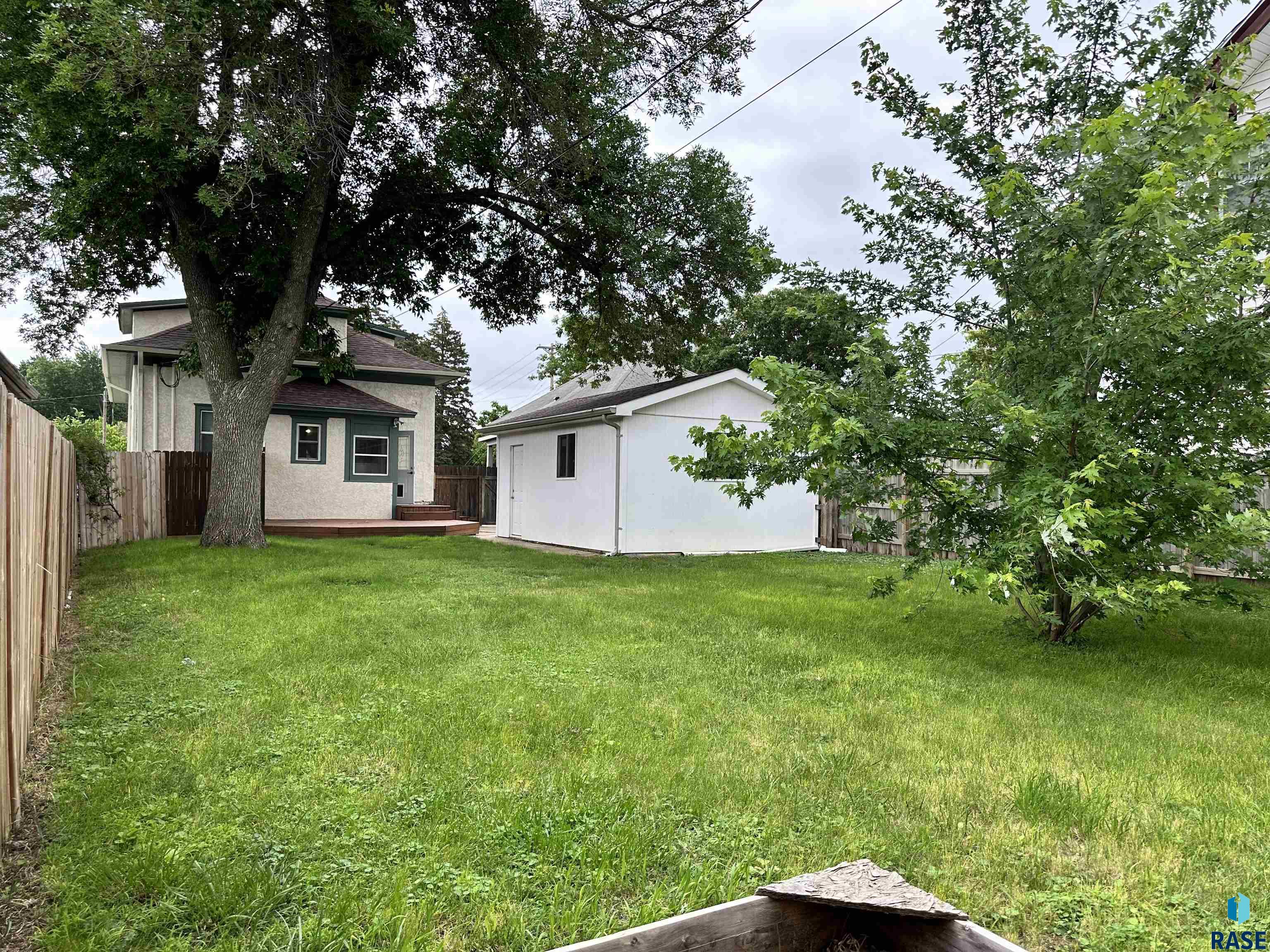 1003 N Dakota Ave