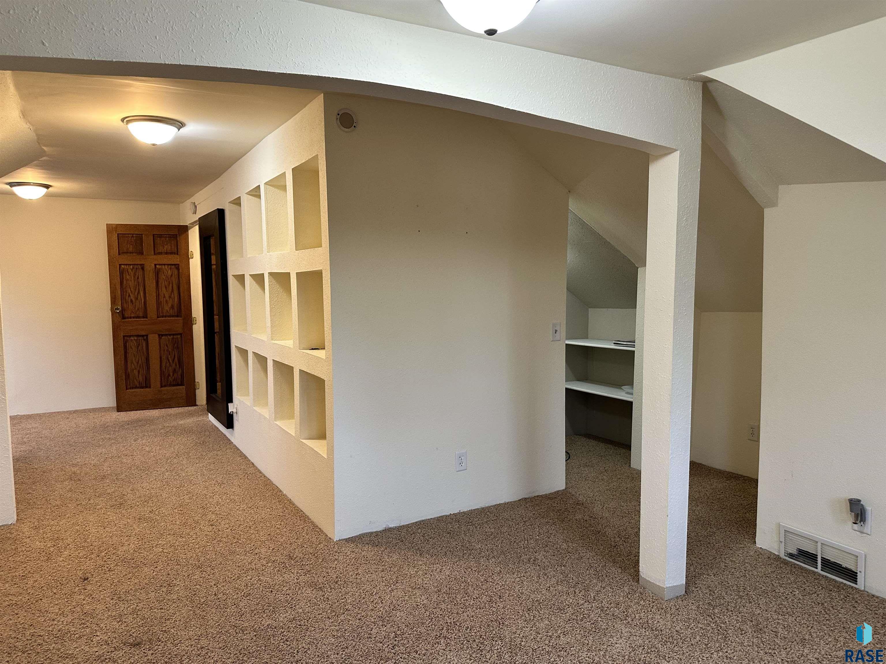 1003 N Dakota Ave