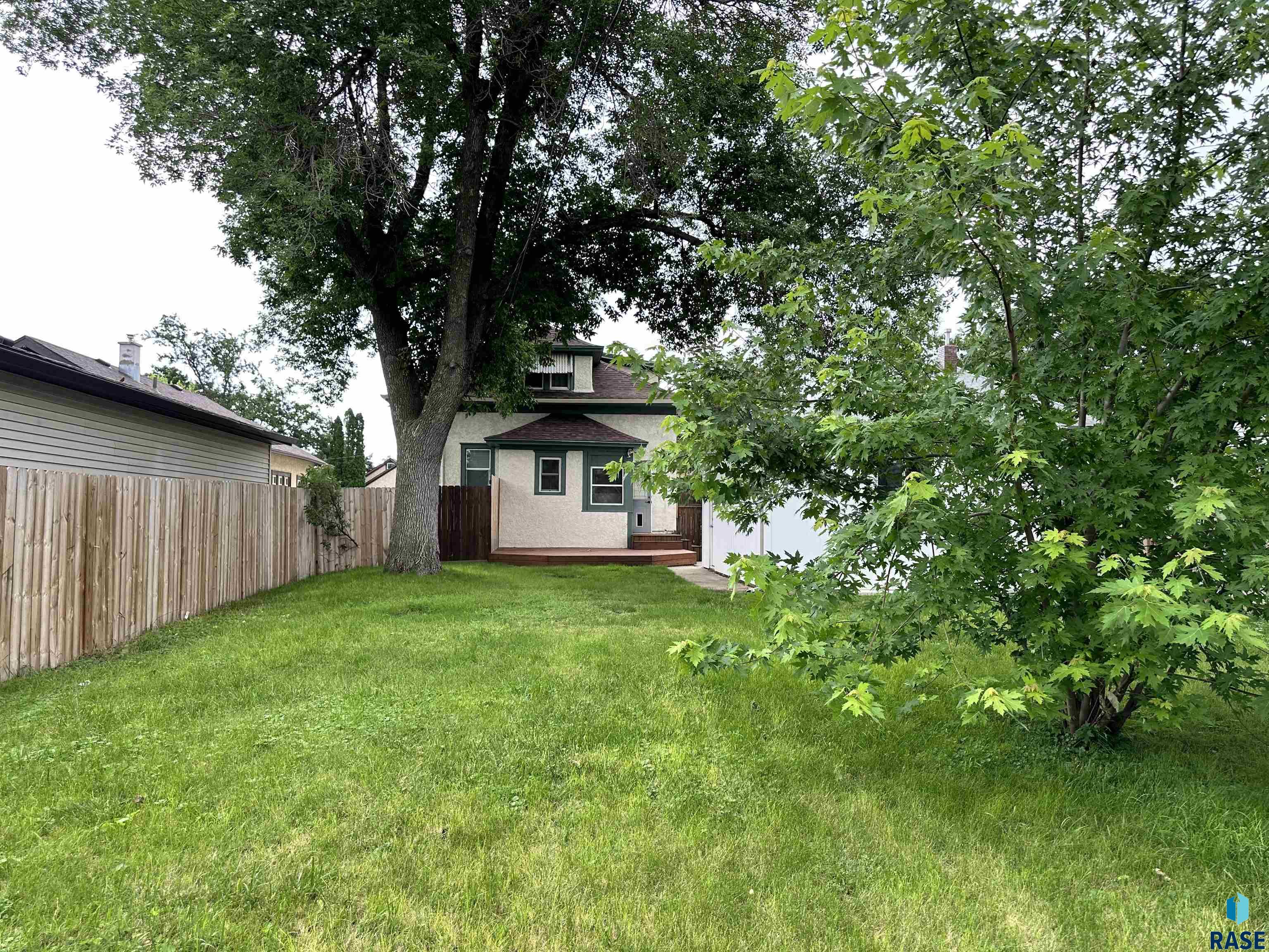 1003 N Dakota Ave