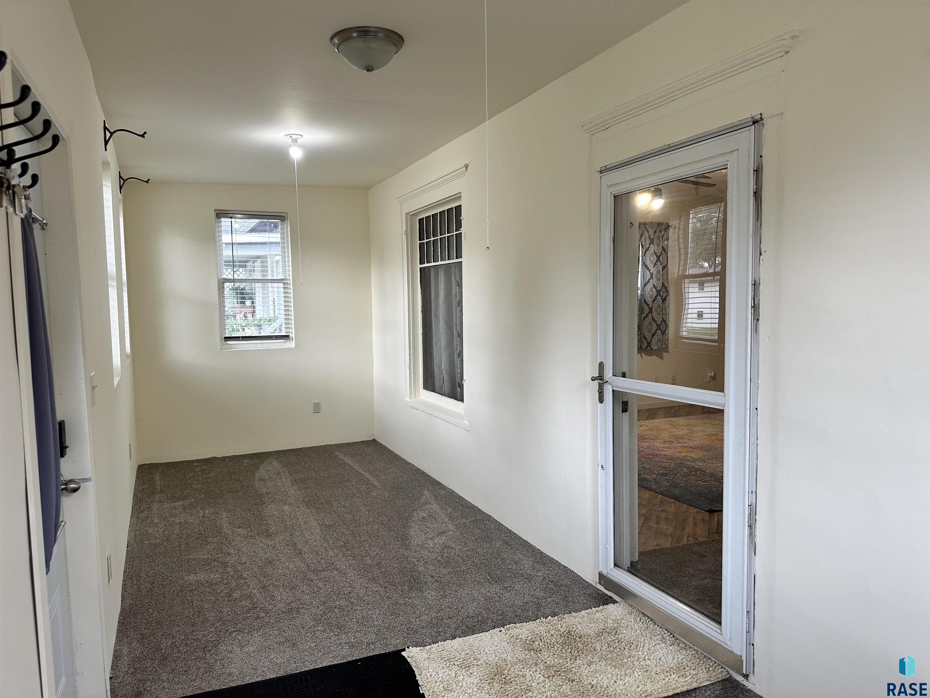 1003 N Dakota Ave