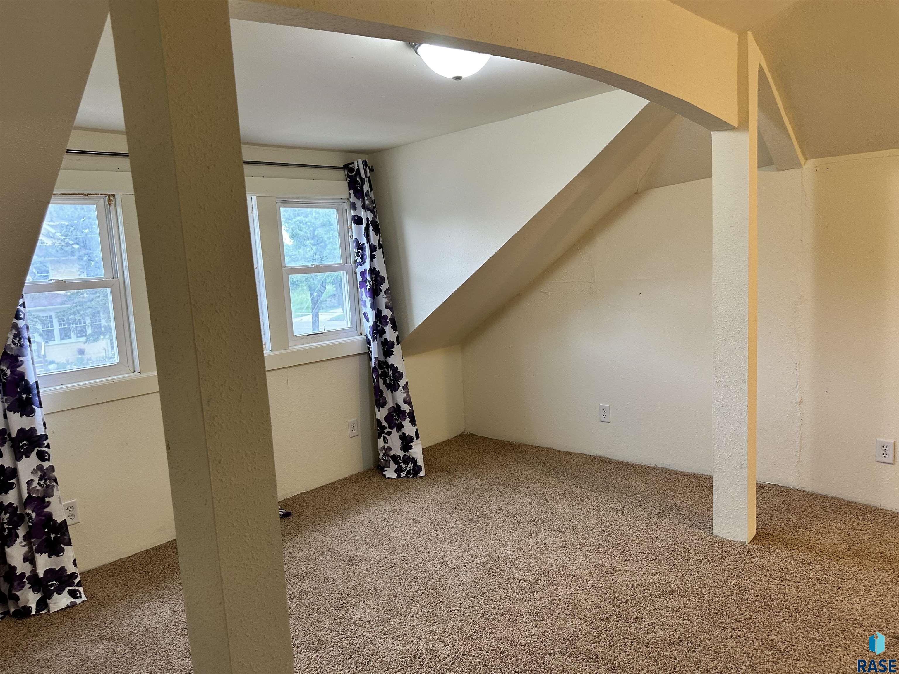 1003 N Dakota Ave