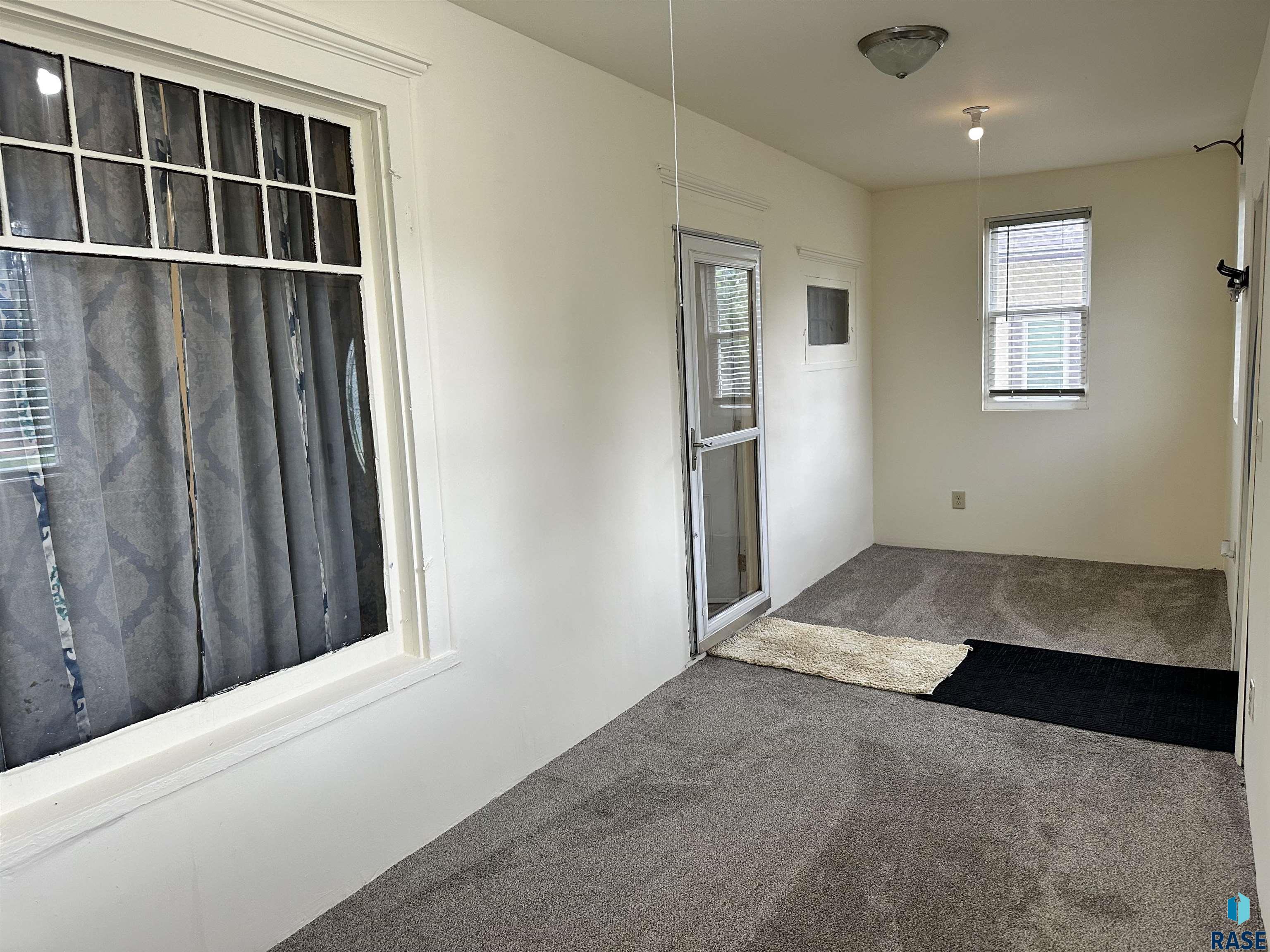 1003 N Dakota Ave