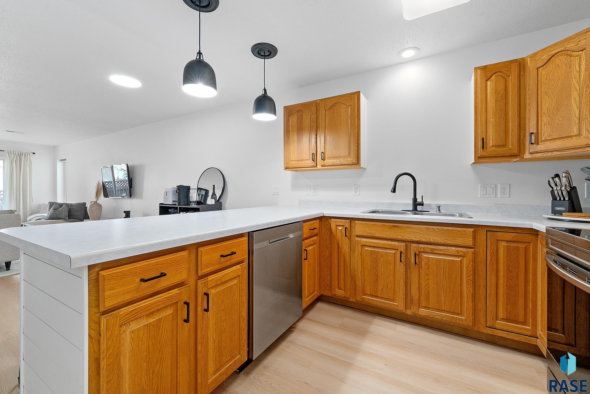 1909 S Sertoma Ave Unit: 103