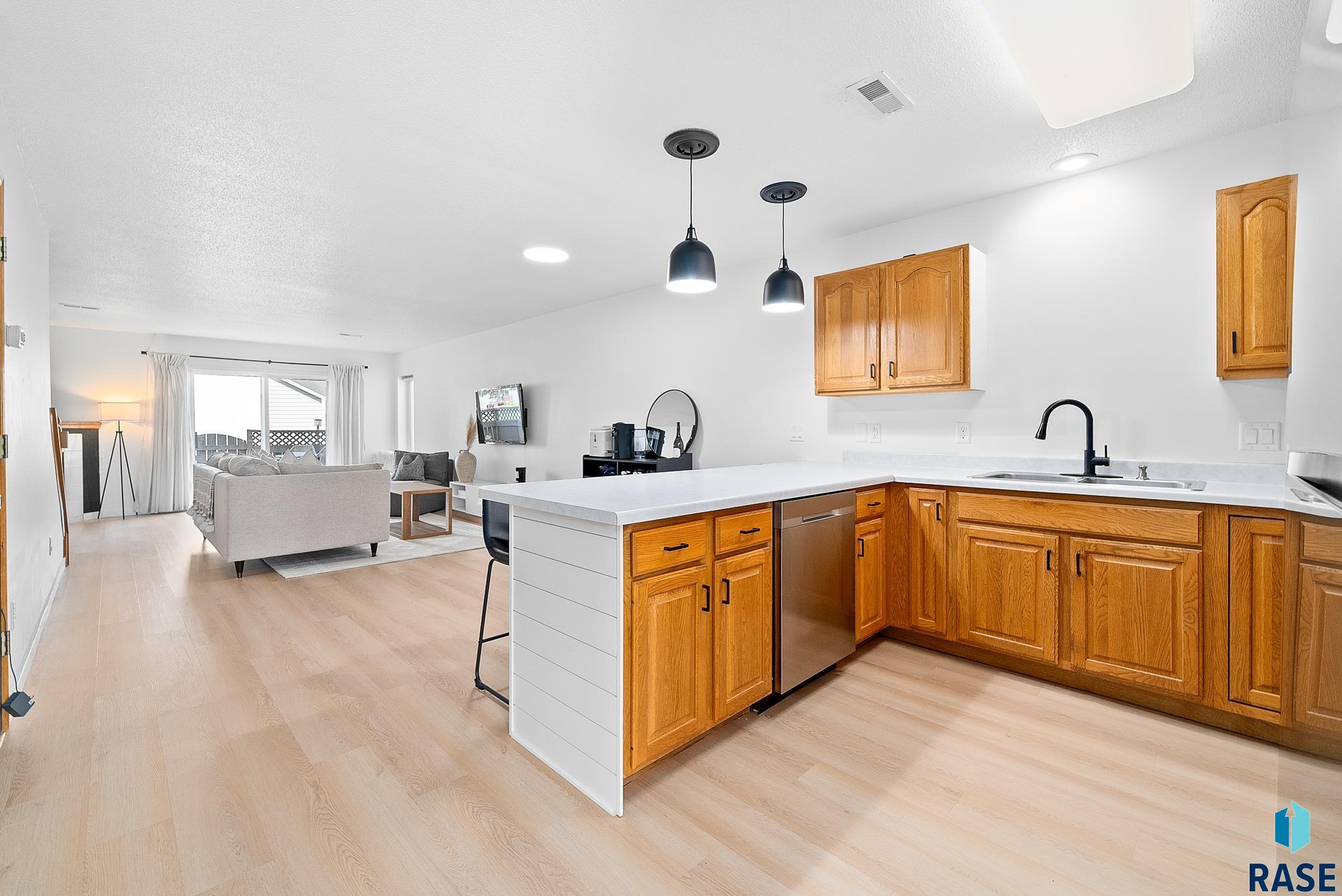 1909 S Sertoma Ave Unit: 103