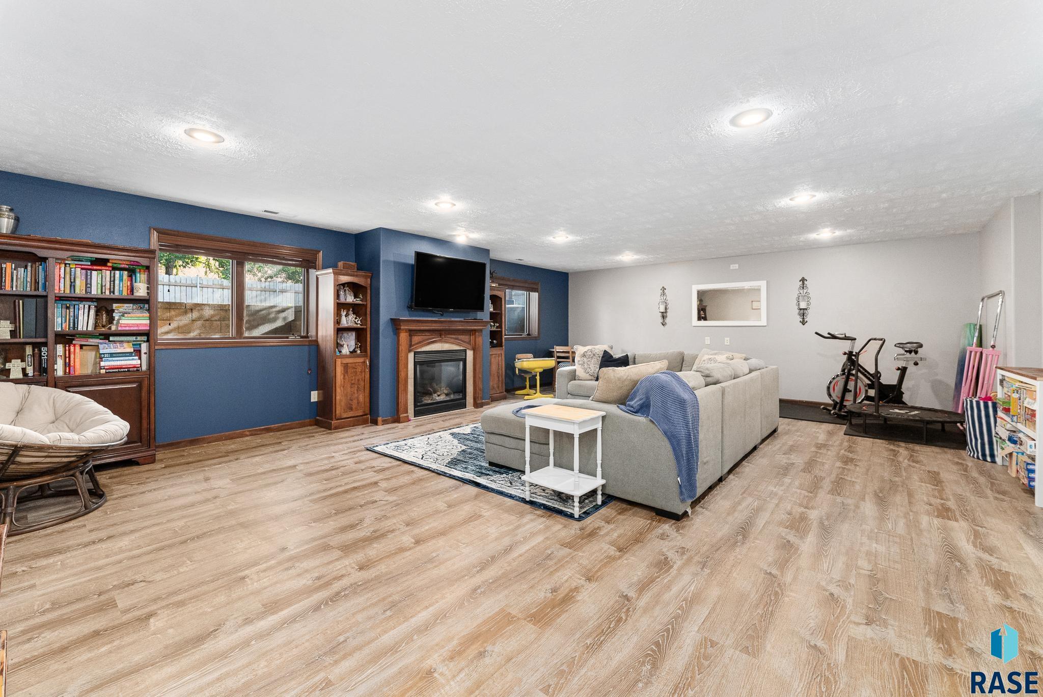 807 E Walnut St