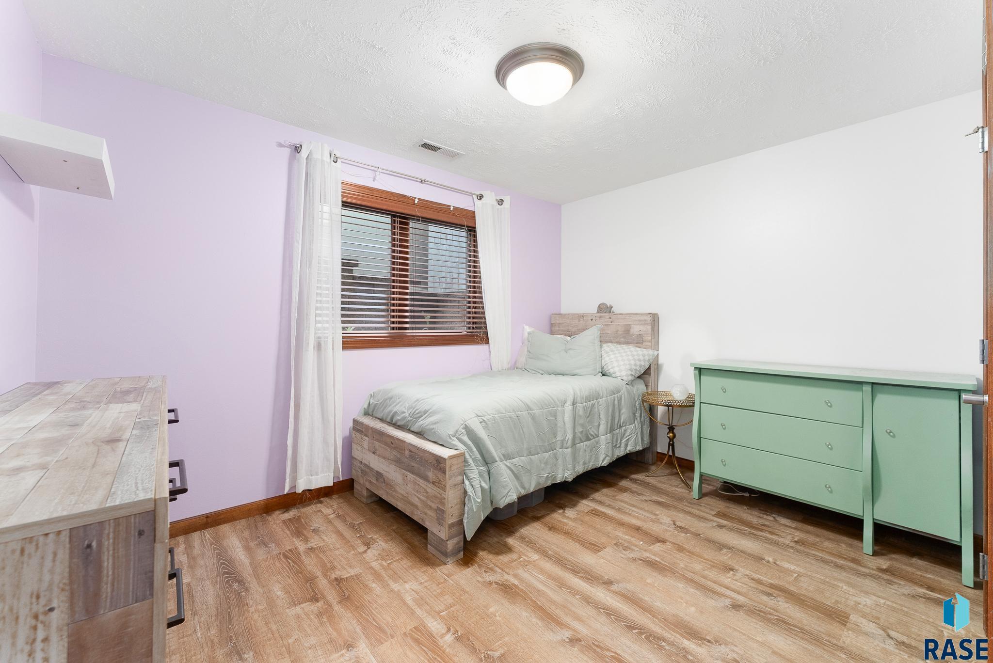 807 E Walnut St