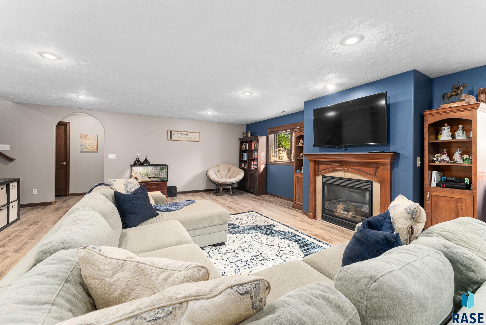 807 E Walnut St
