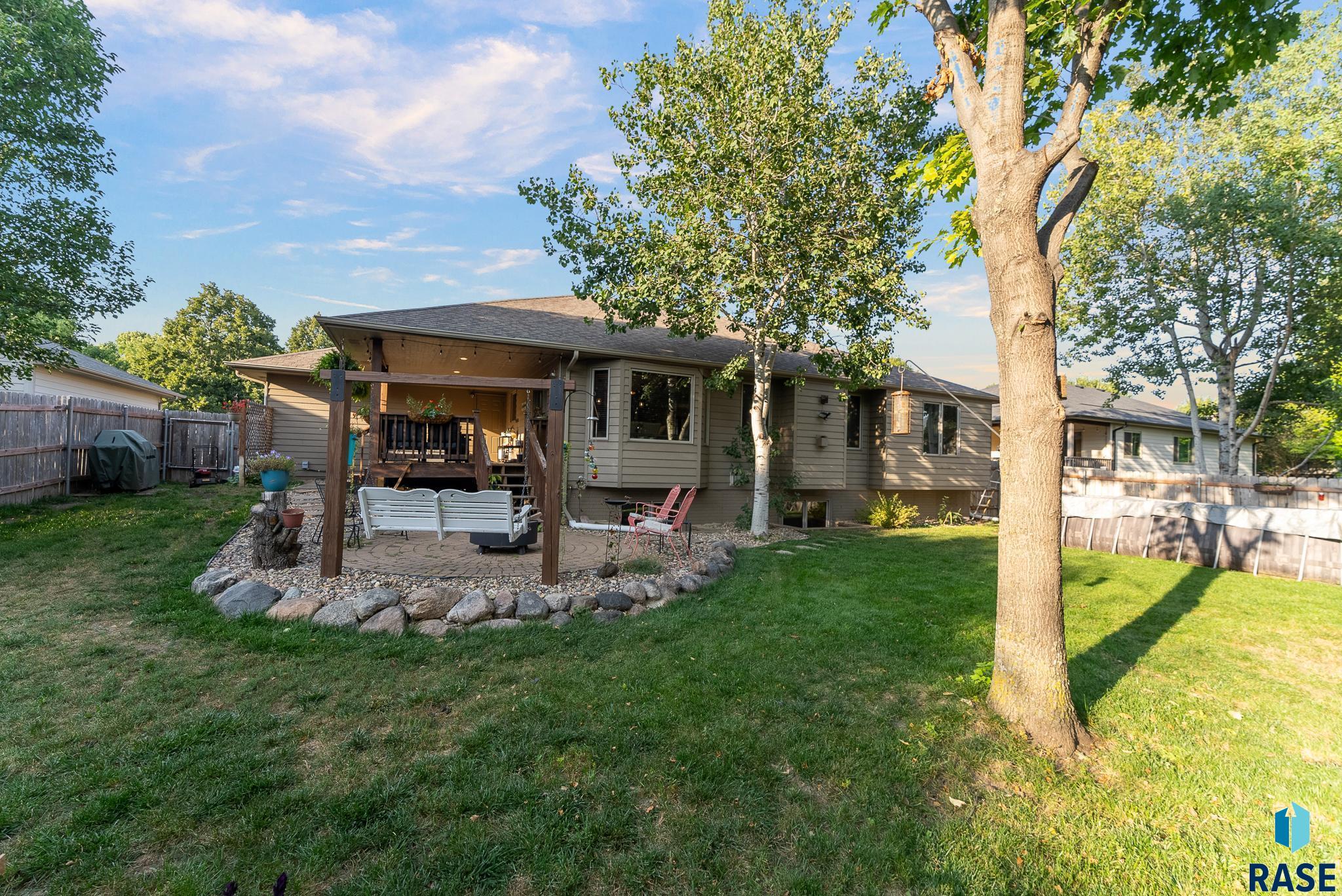 807 E Walnut St