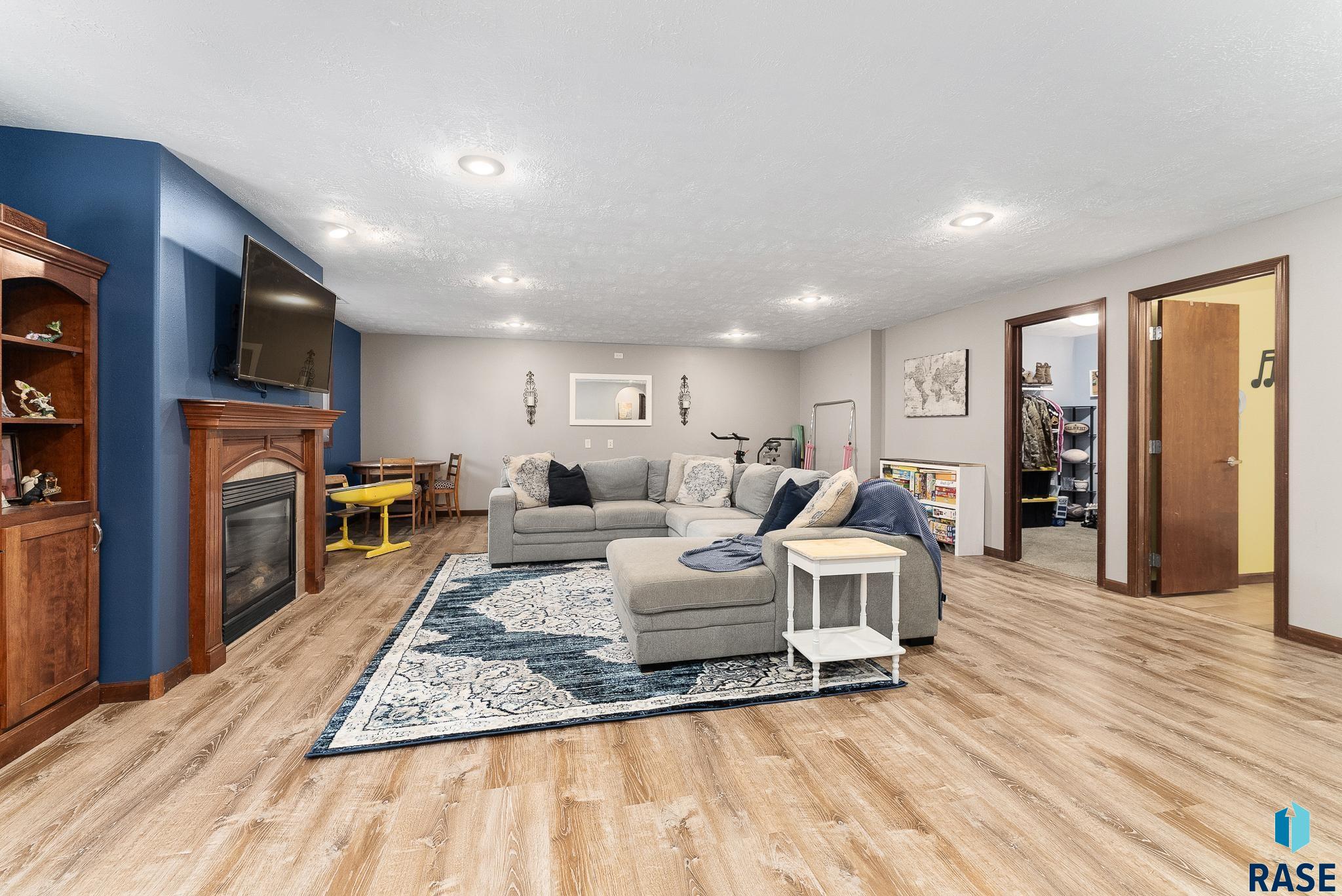 807 E Walnut St