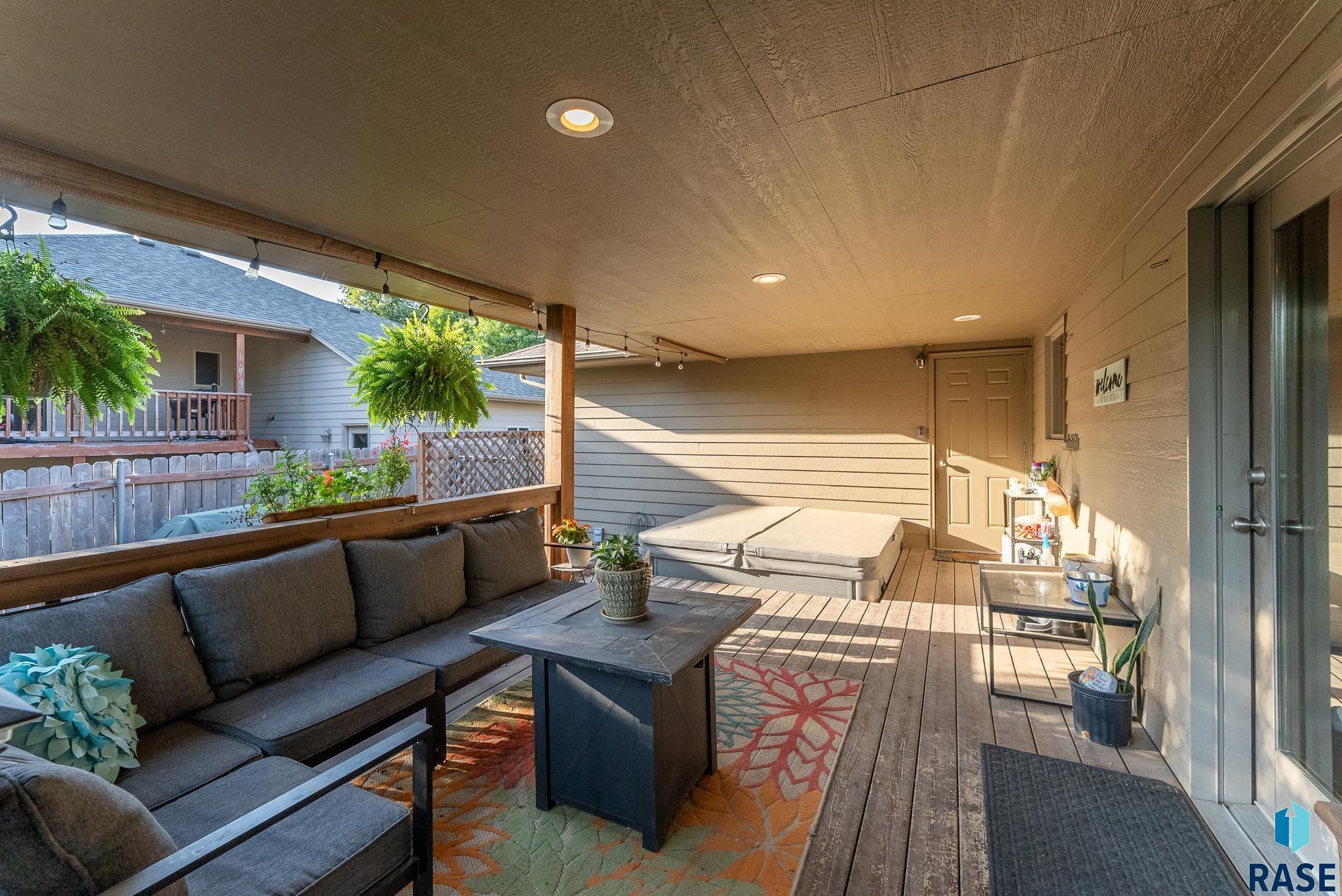 807 E Walnut St