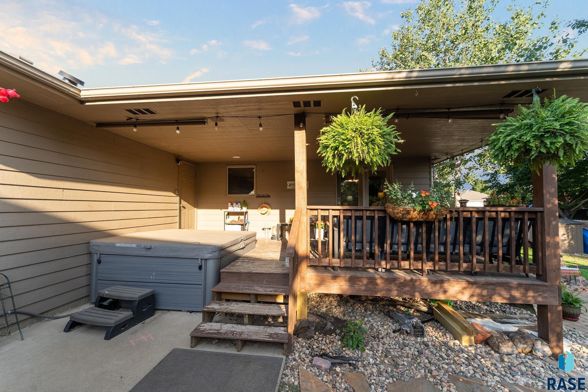 807 E Walnut St