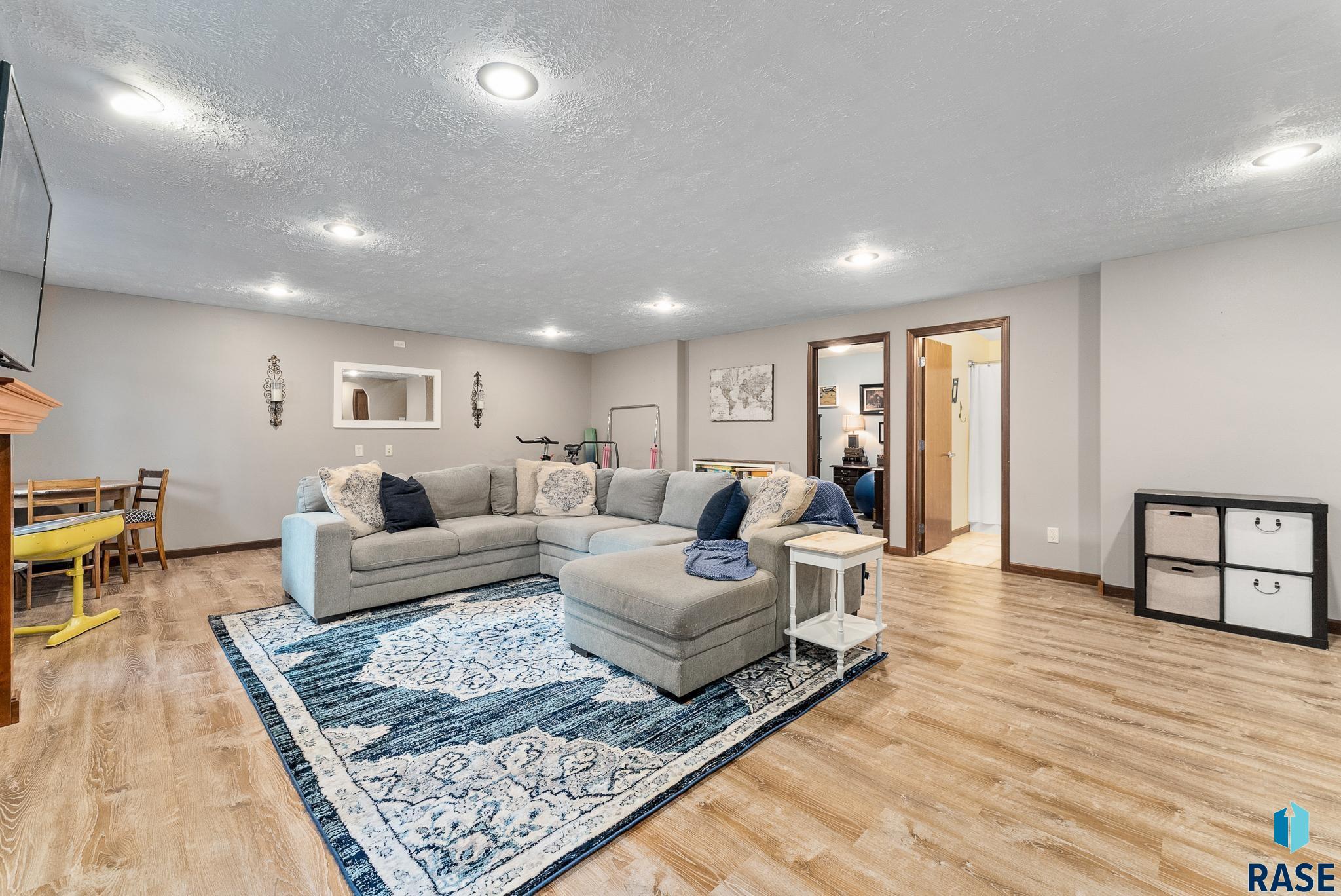 807 E Walnut St
