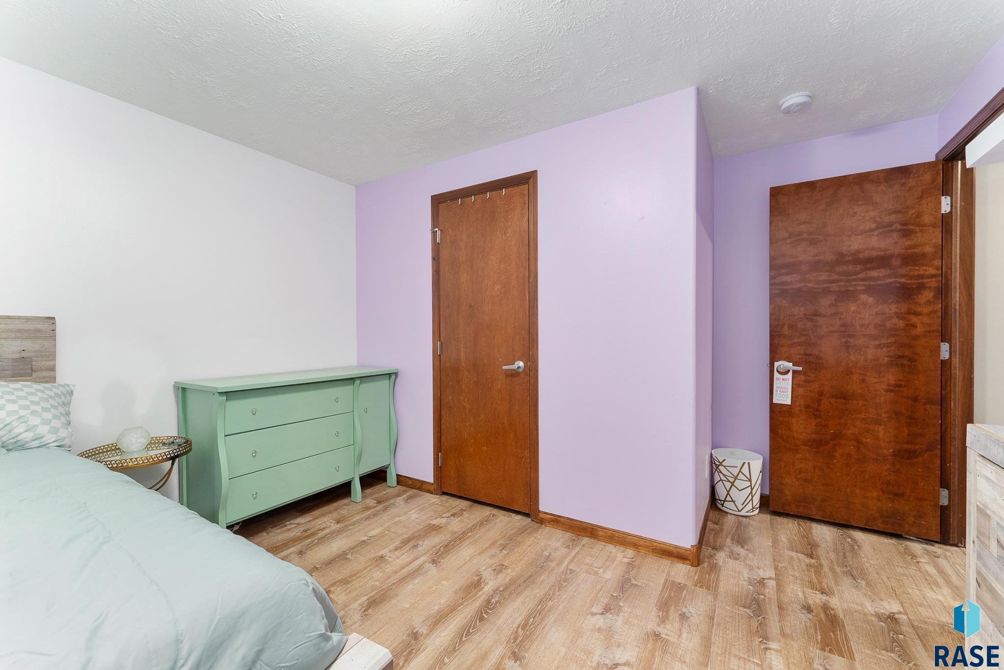807 E Walnut St