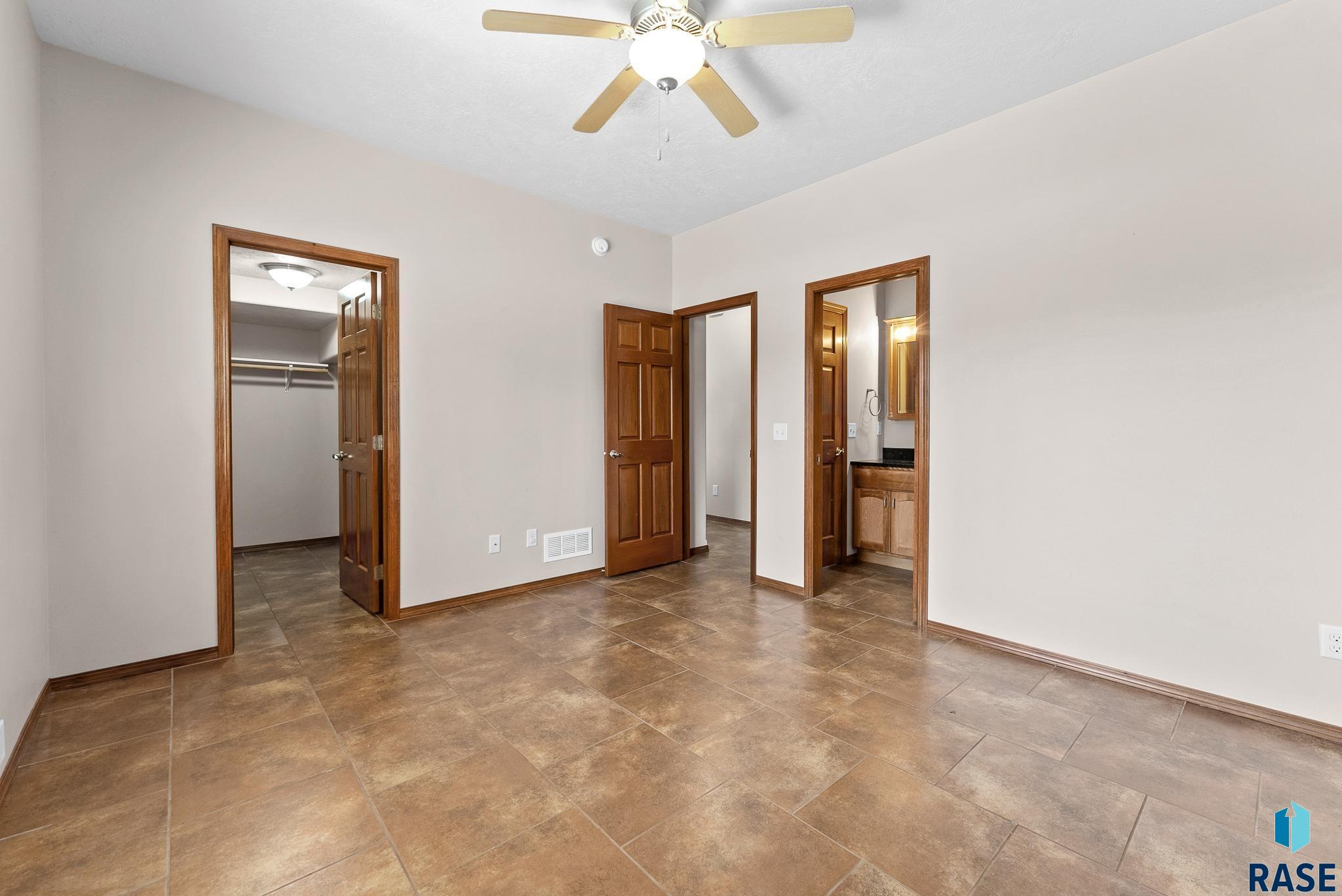 2811 E Fieldstone Pl