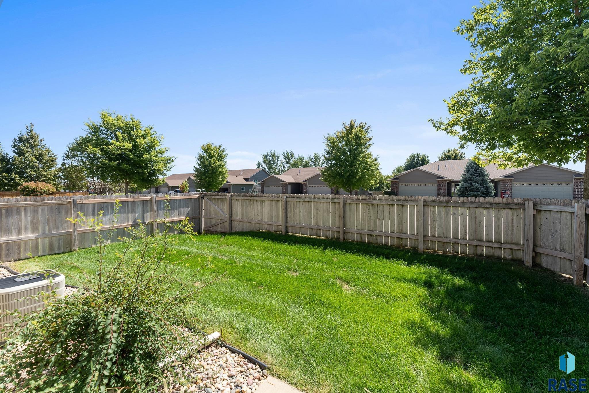 2811 E Fieldstone Pl