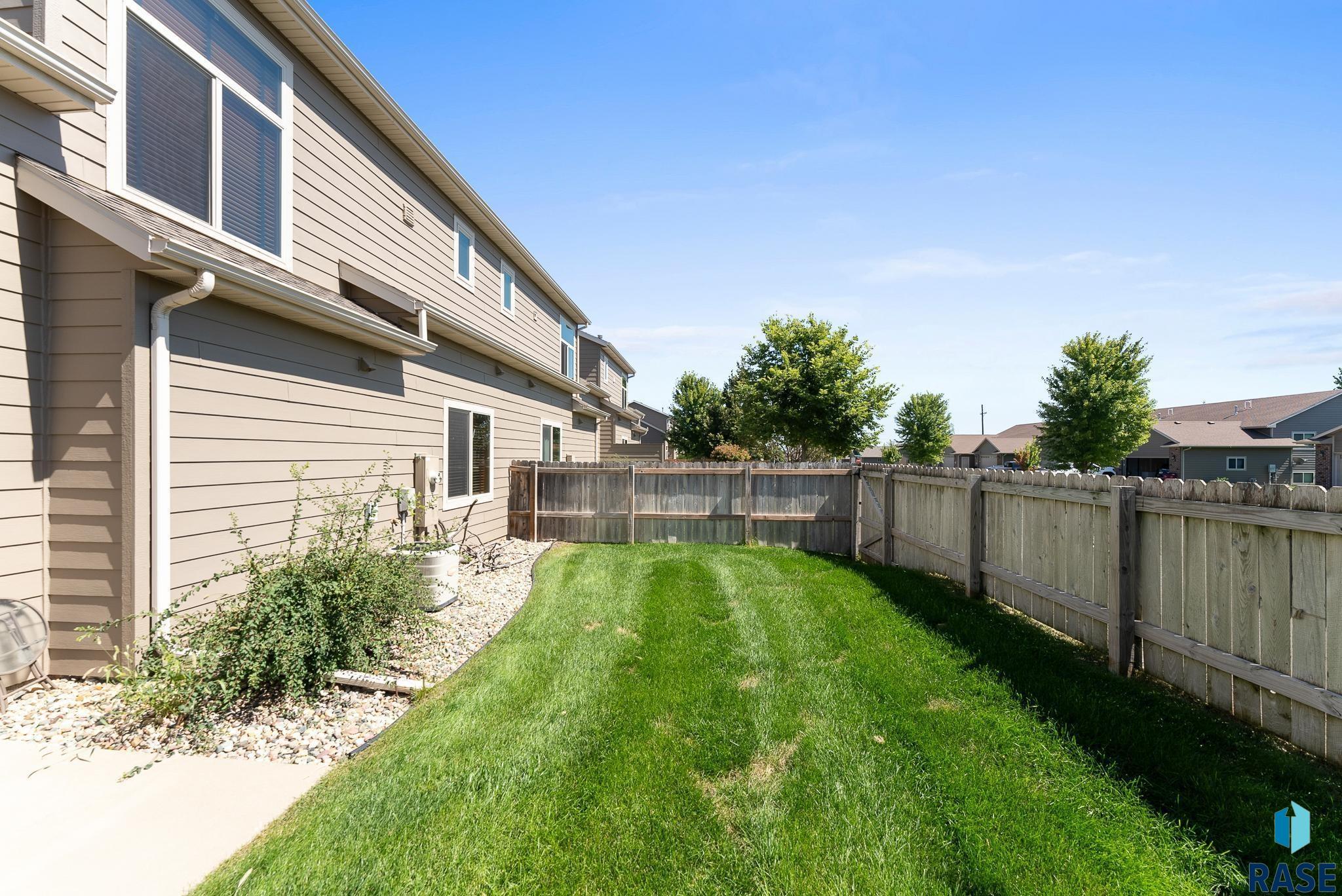 2811 E Fieldstone Pl
