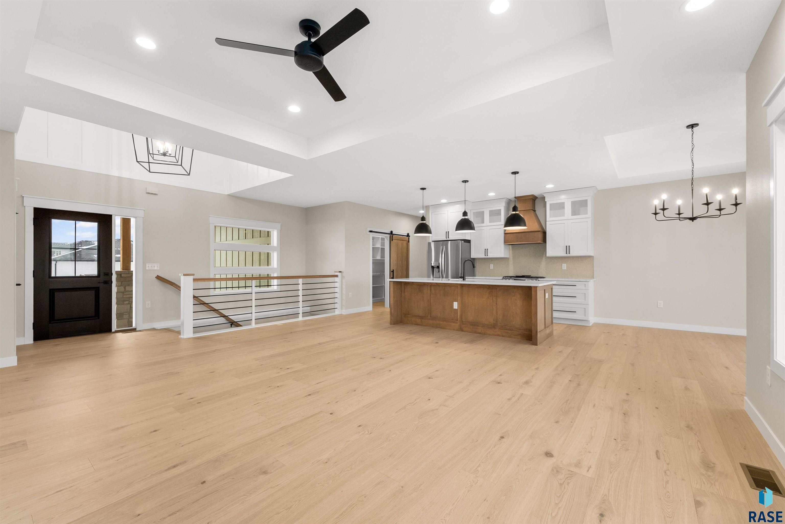 2900 N Thompson Ave
