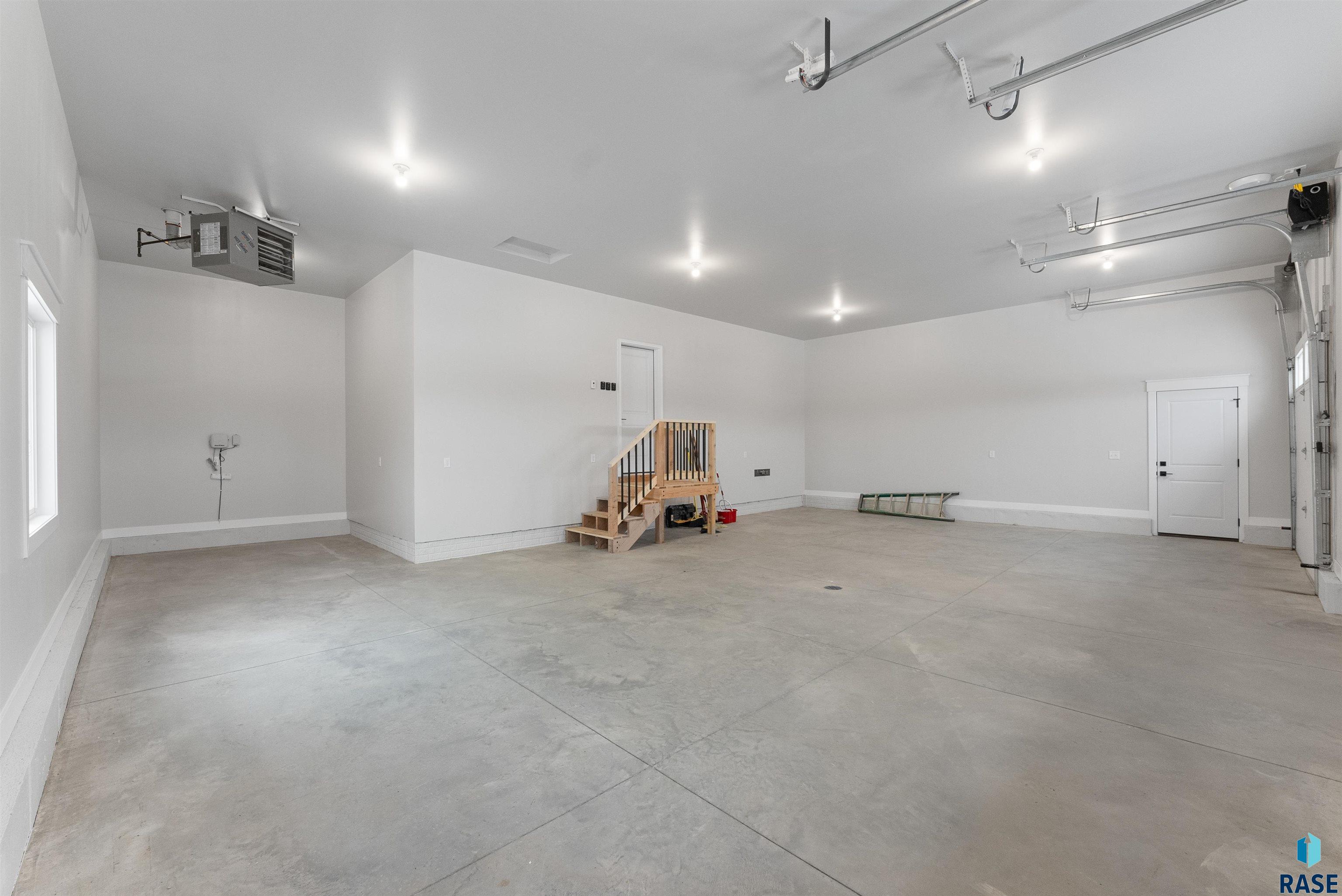 2900 N Thompson Ave