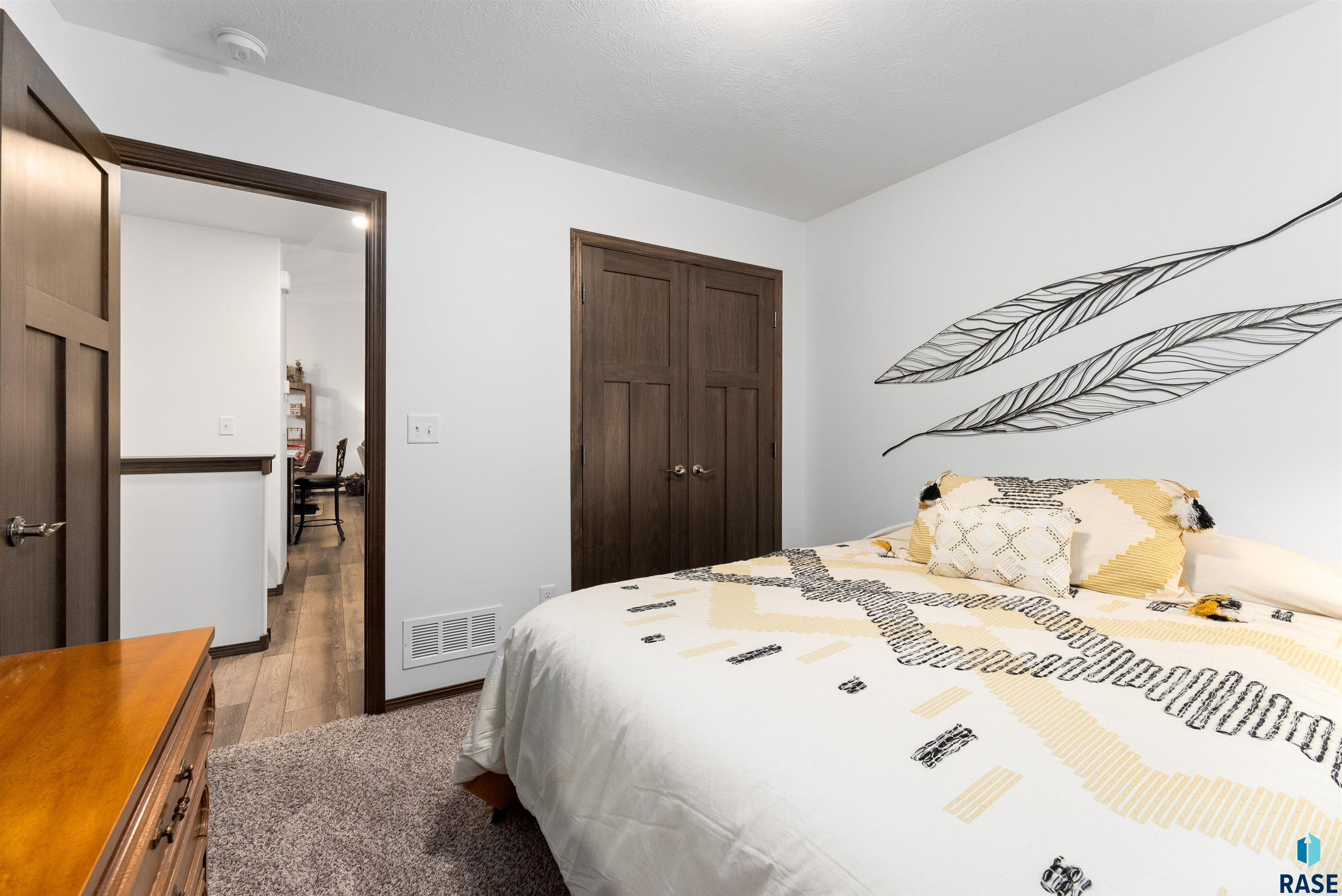 6405 S Hannby Trl