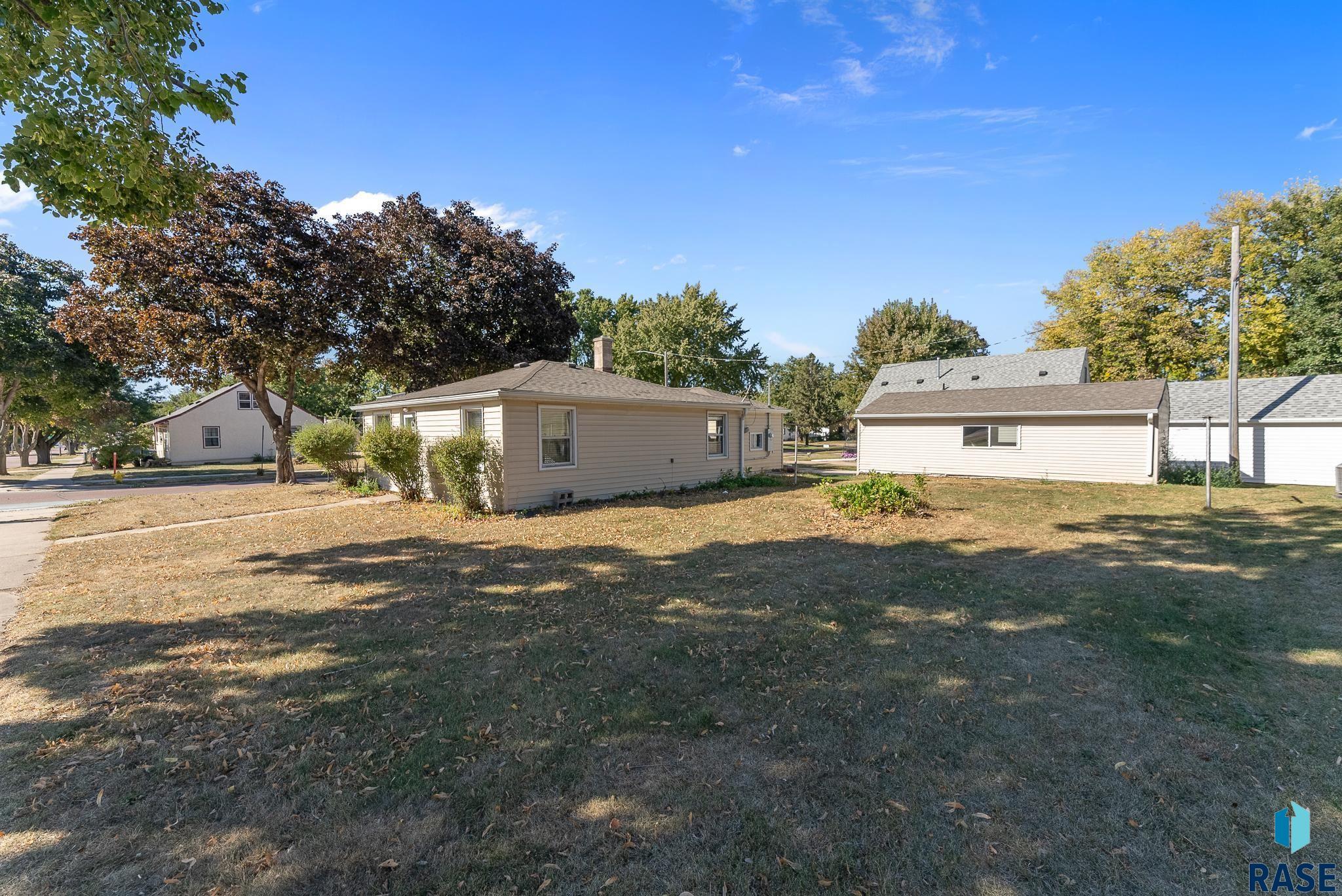 1700 E Austin St