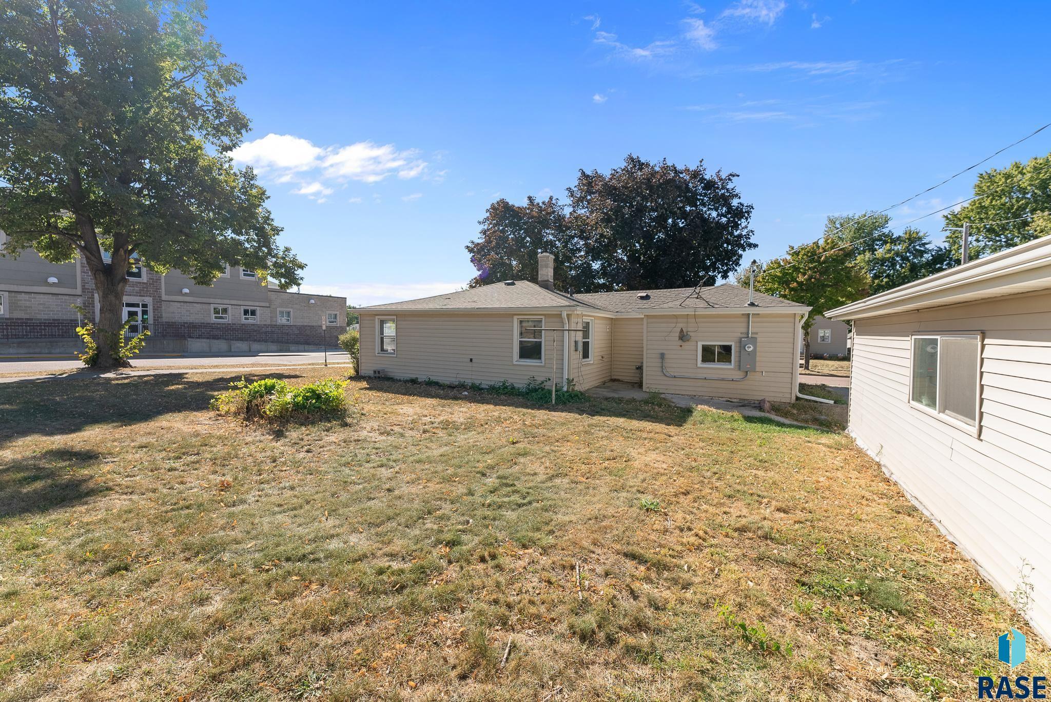 1700 E Austin St